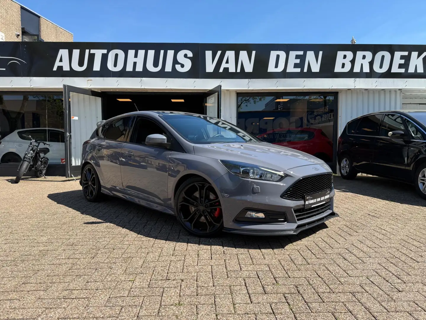 Ford Focus 2.0 ST3 250Pk|Navi|Cruise|Climate|Camera|DAB|Xenon Grijs - 1