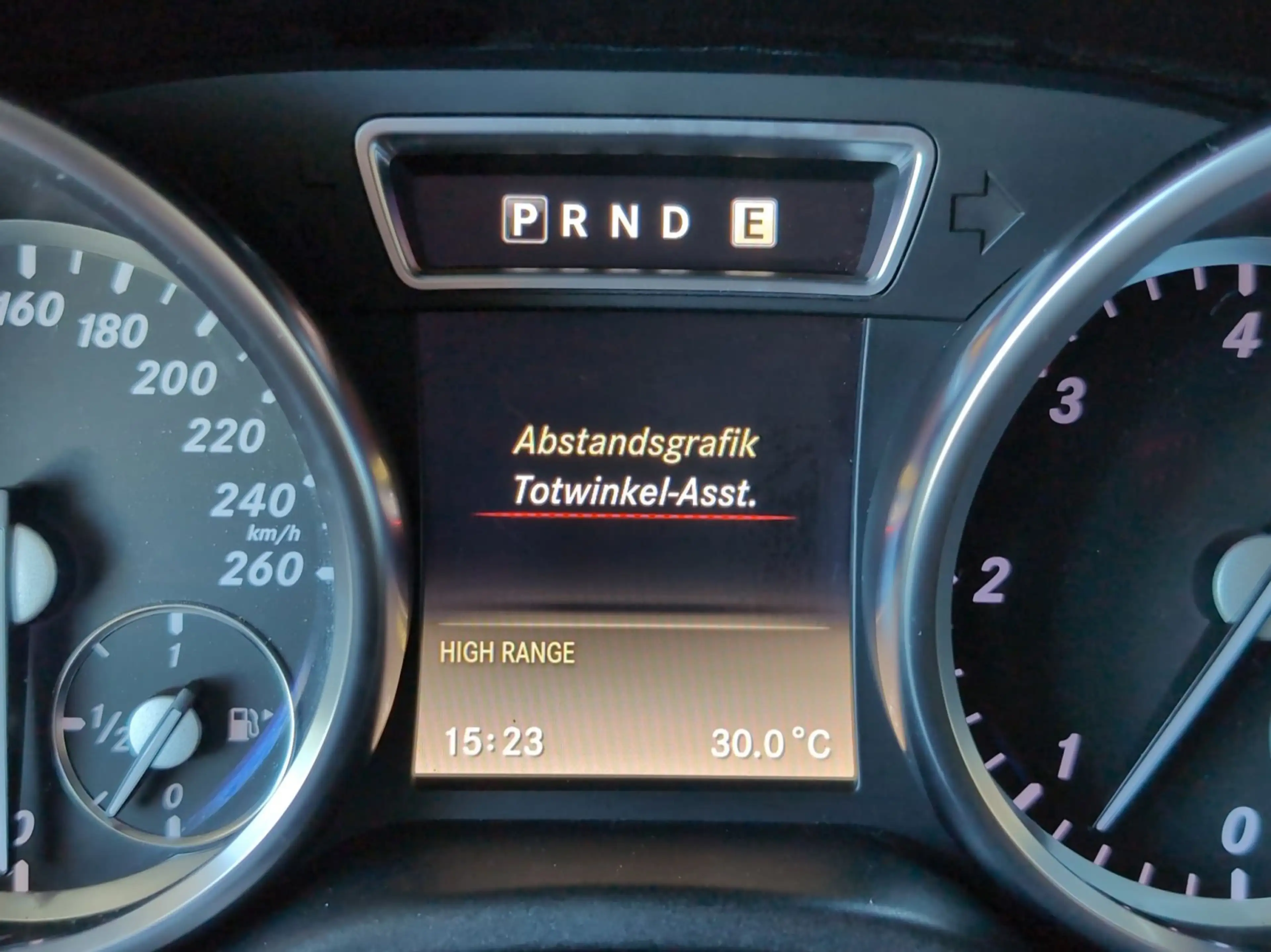 Mercedes-Benz G 350 D /2.Hd/Distro/StandHzg./AHK/H&K/Sitzlüft. — photo 11