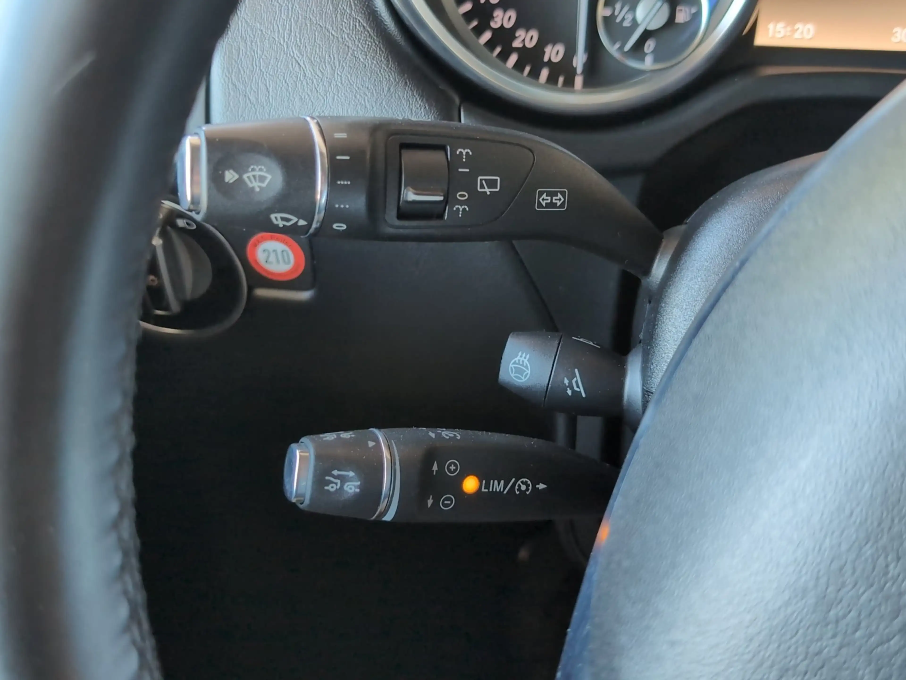 Mercedes-Benz G 350 D /2.Hd/Distro/StandHzg./AHK/H&K/Sitzlüft. — photo 14