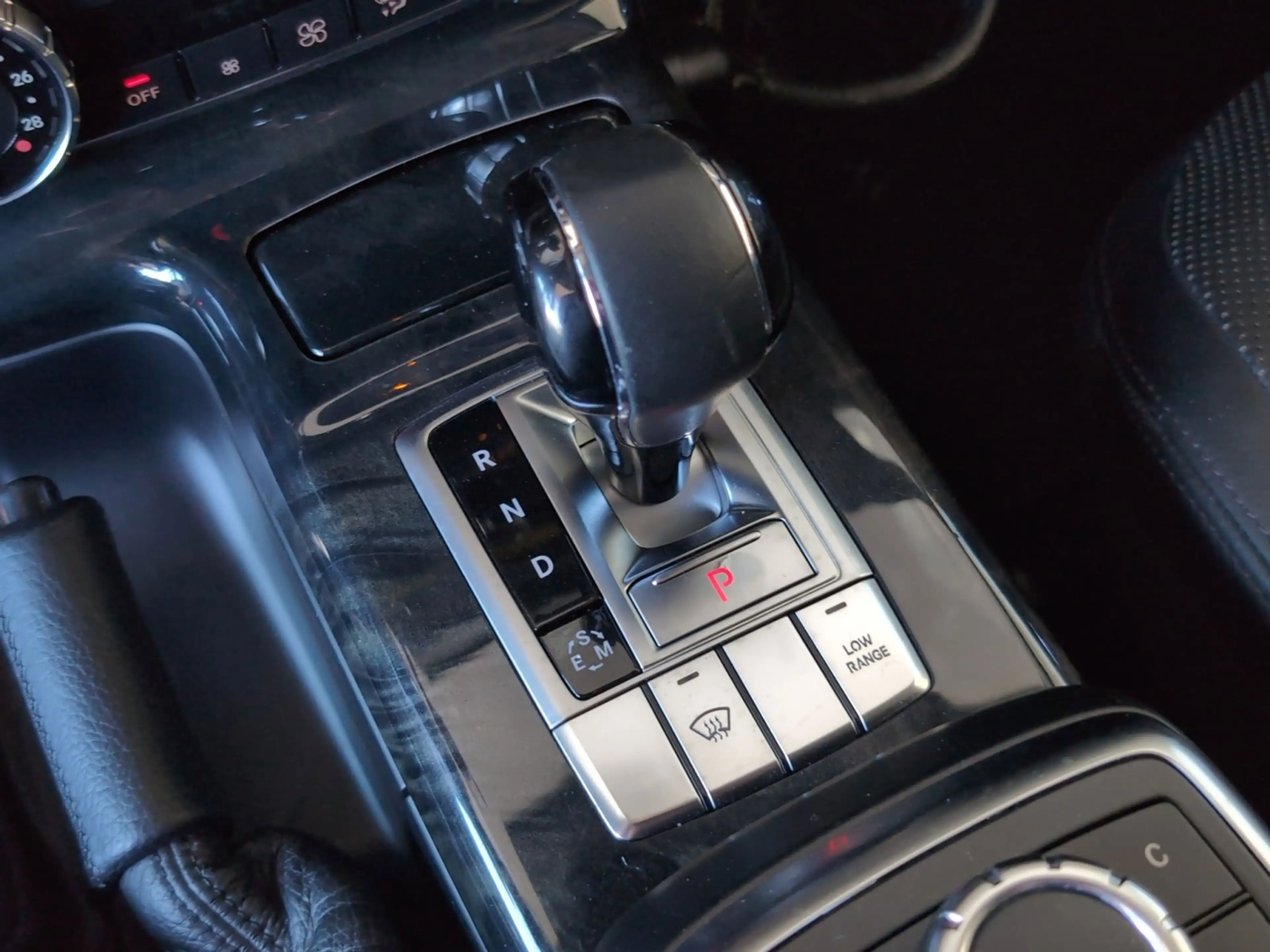 Mercedes-Benz G 350 D /2.Hd/Distro/StandHzg./AHK/H&K/Sitzlüft. — photo 15