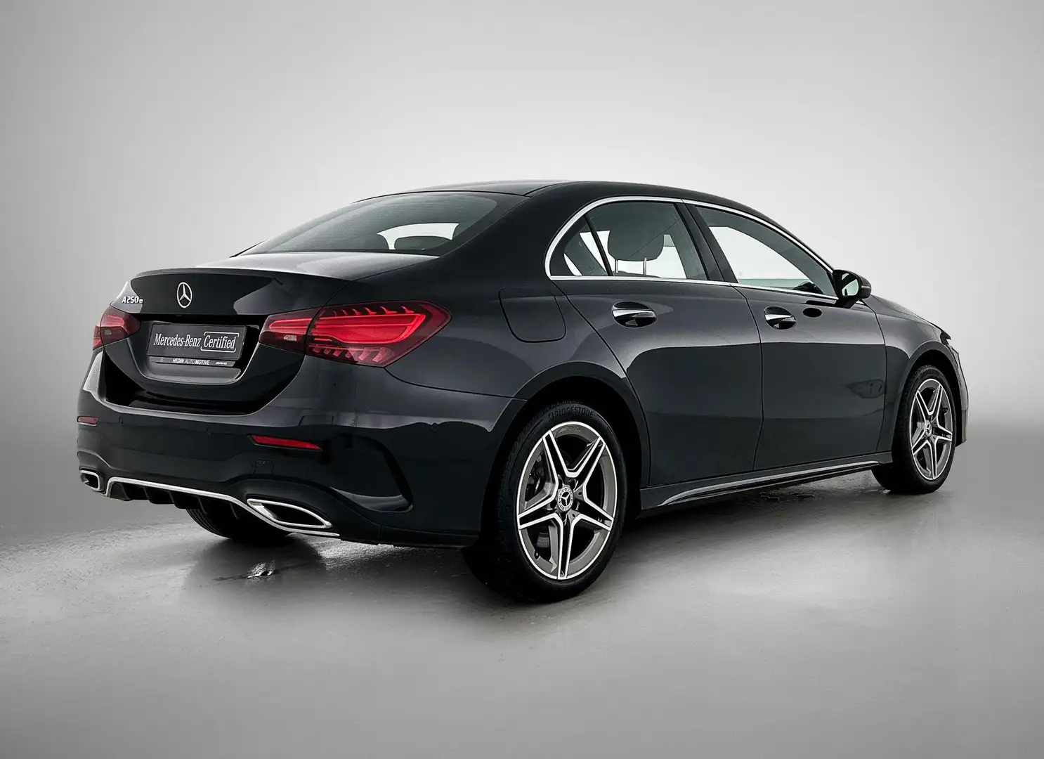 Mercedes-Benz A 250 e Berline AMG Line | Verwarmde Zetels | Keyless-Go Schwarz - 2