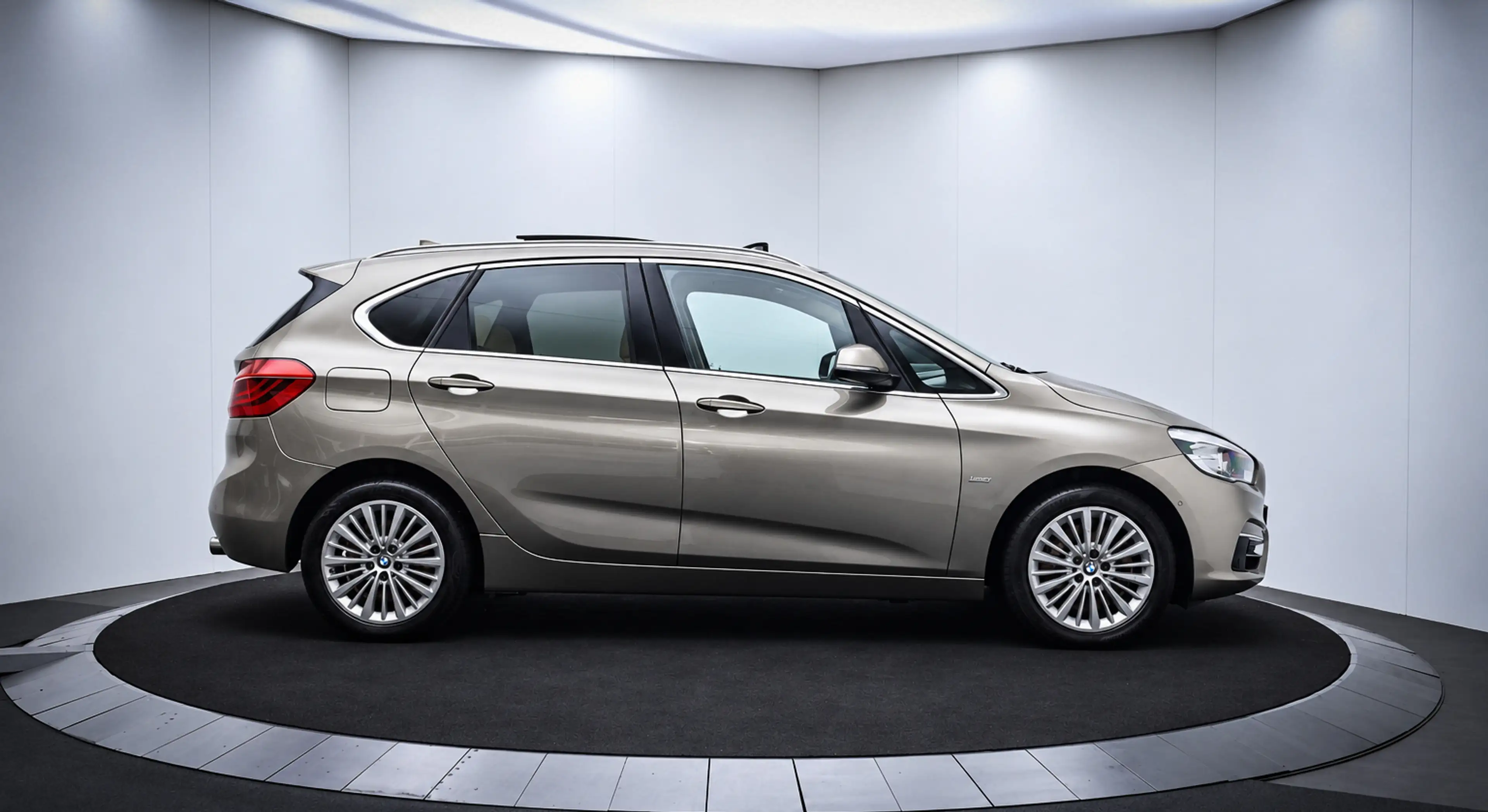 BMW 220 2-serie Active Tourer 220iA High Executive SCHUIFD — photo 4
