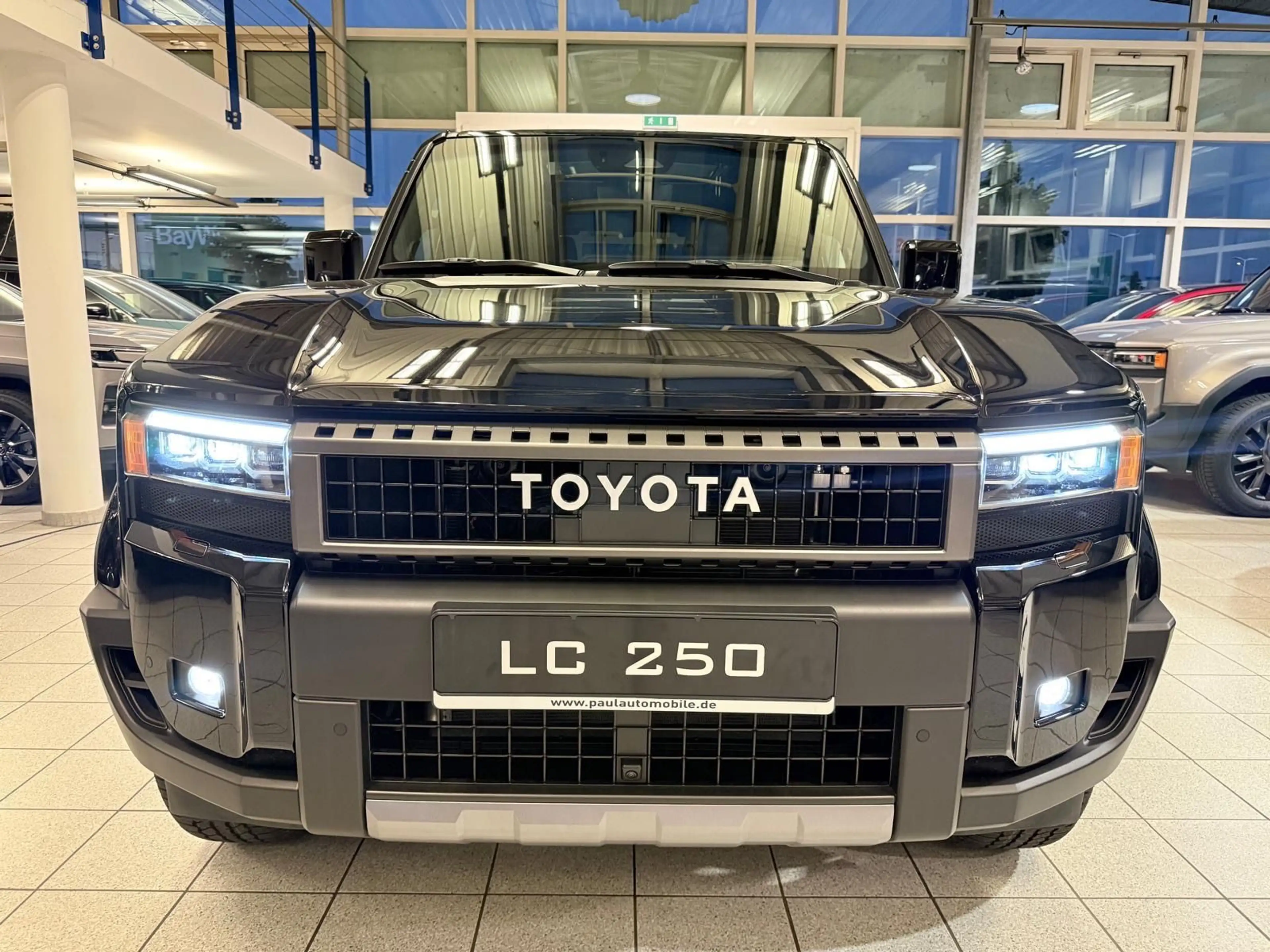 Toyota Land Cruiser 250 - LOUNGE-MILD HYBRID-PANORAMA-HEAD UP — photo 3