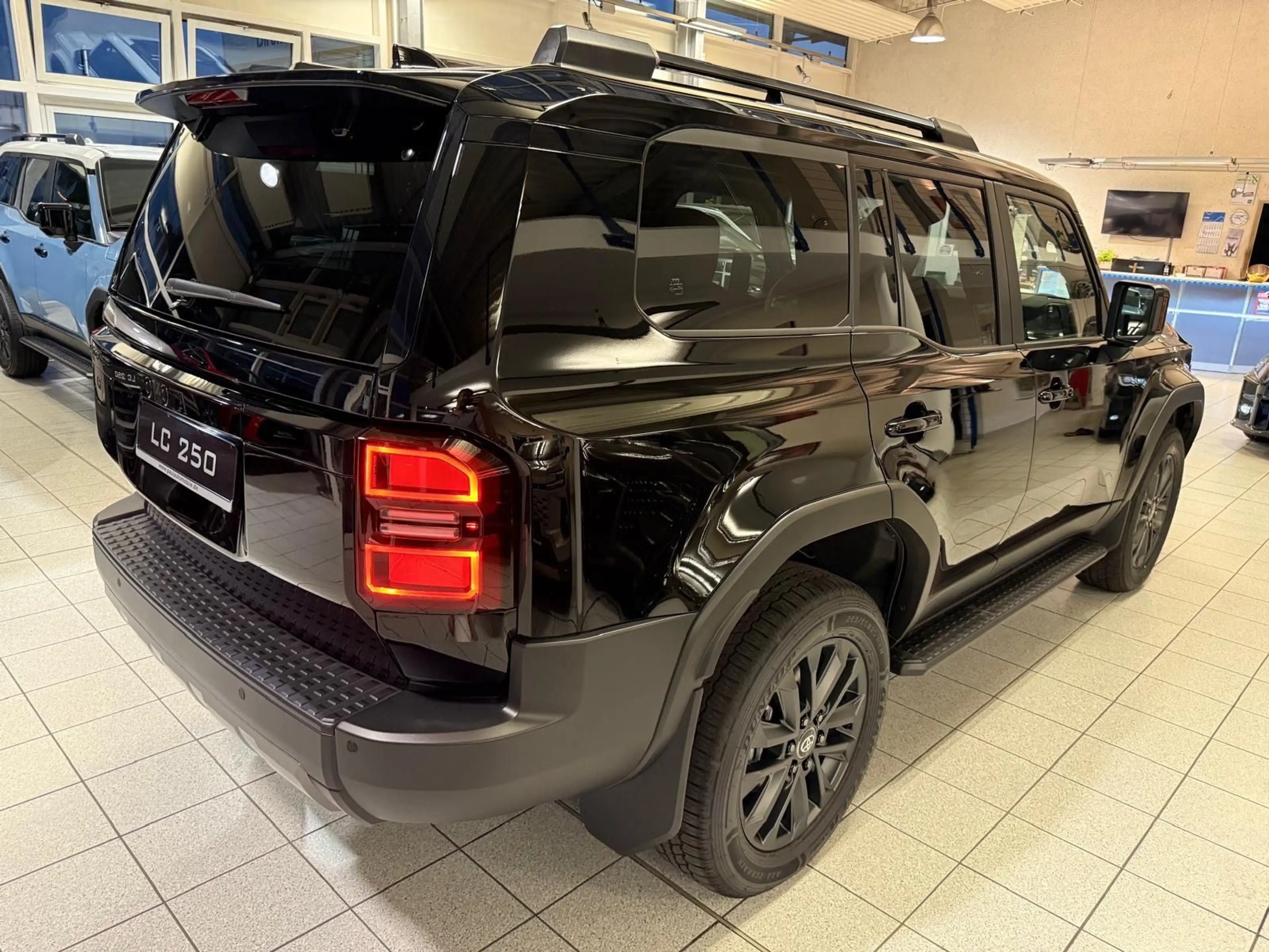 Toyota Land Cruiser 250 - LOUNGE-MILD HYBRID-PANORAMA-HEAD UP — photo 13