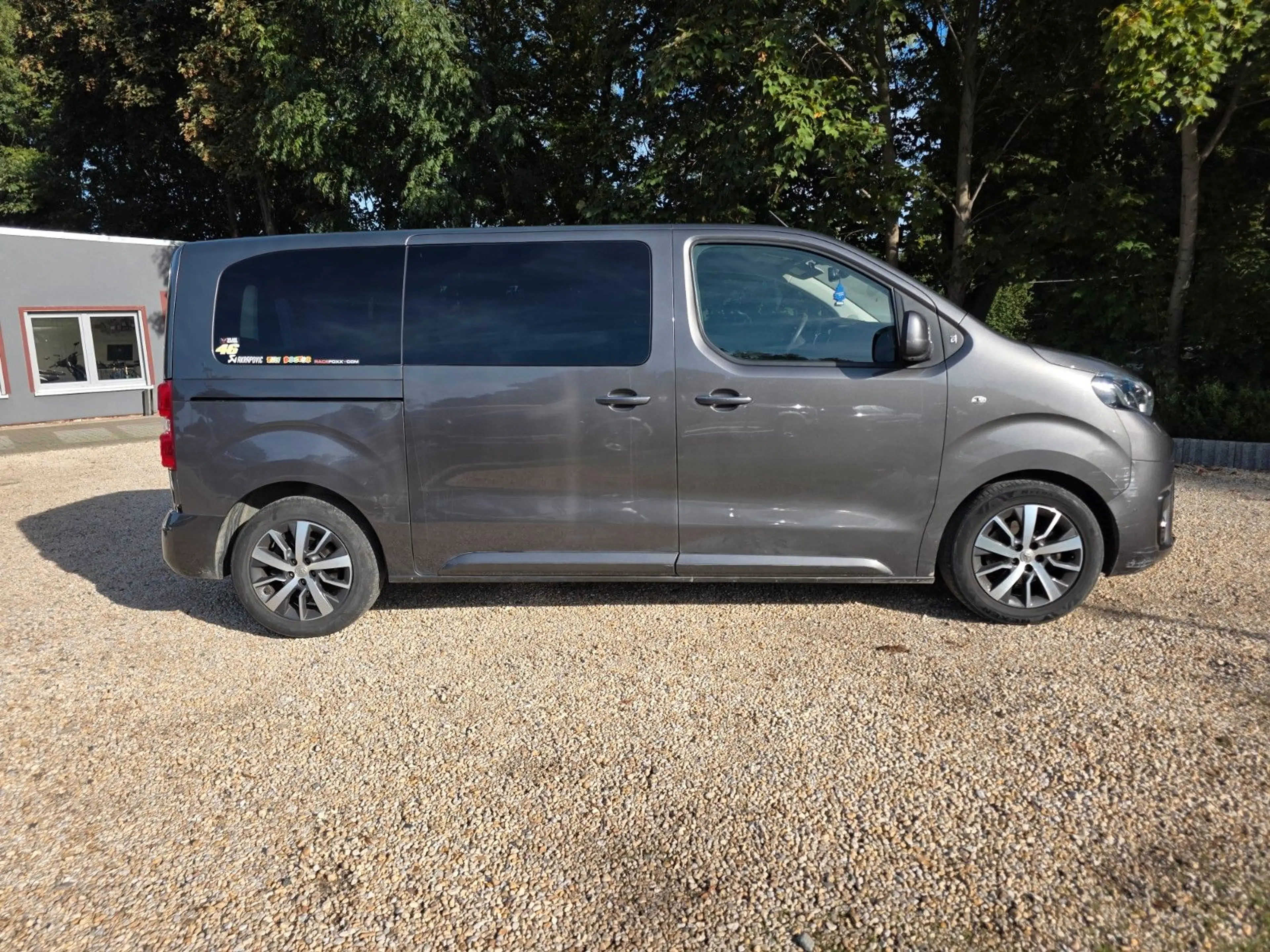 Toyota Proace Verso  2.0 -8 Sitze -TÜV 09 2027 — photo 4