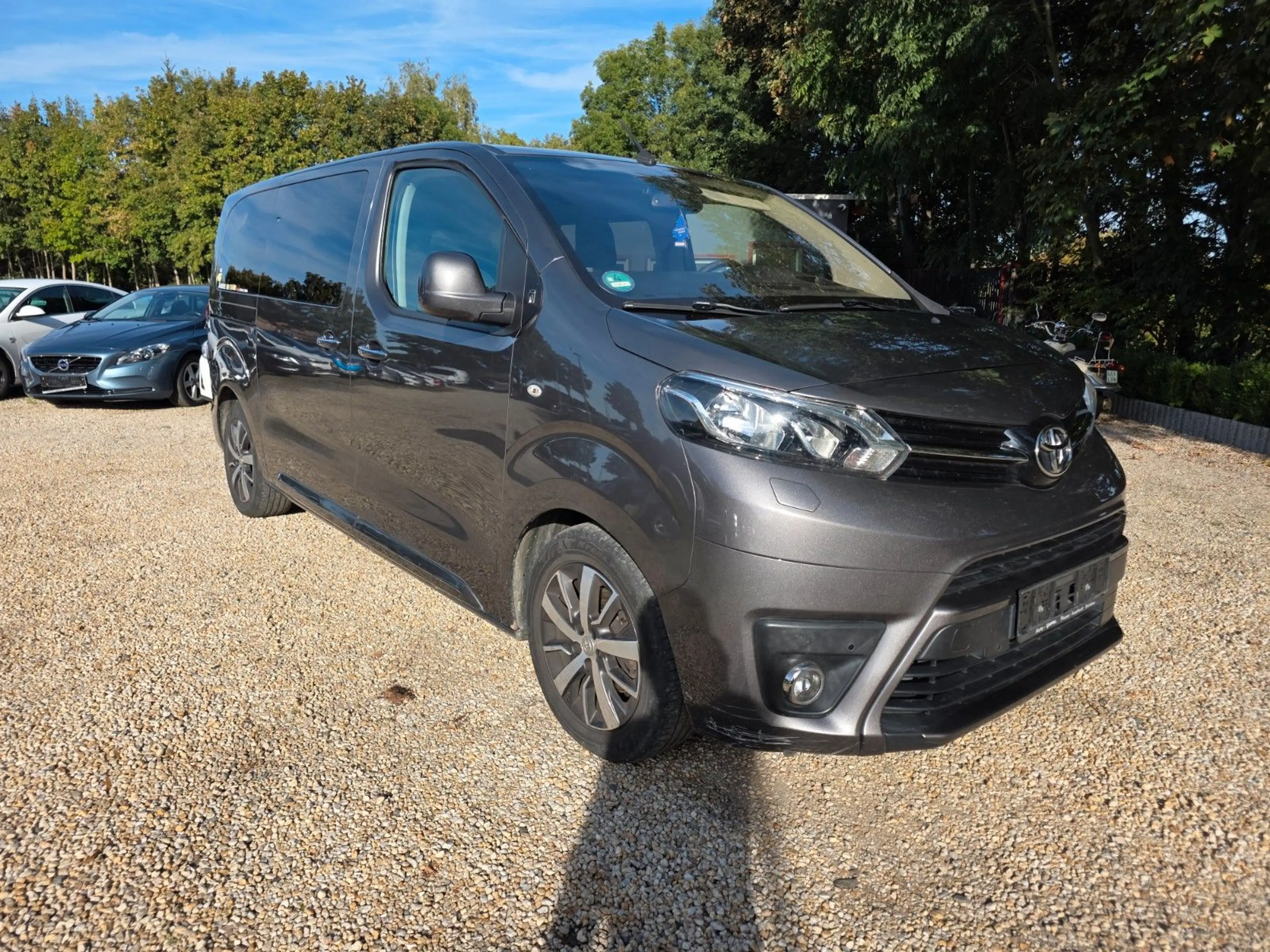 Toyota Proace Verso  2.0 -8 Sitze -TÜV 09 2027 — photo 3
