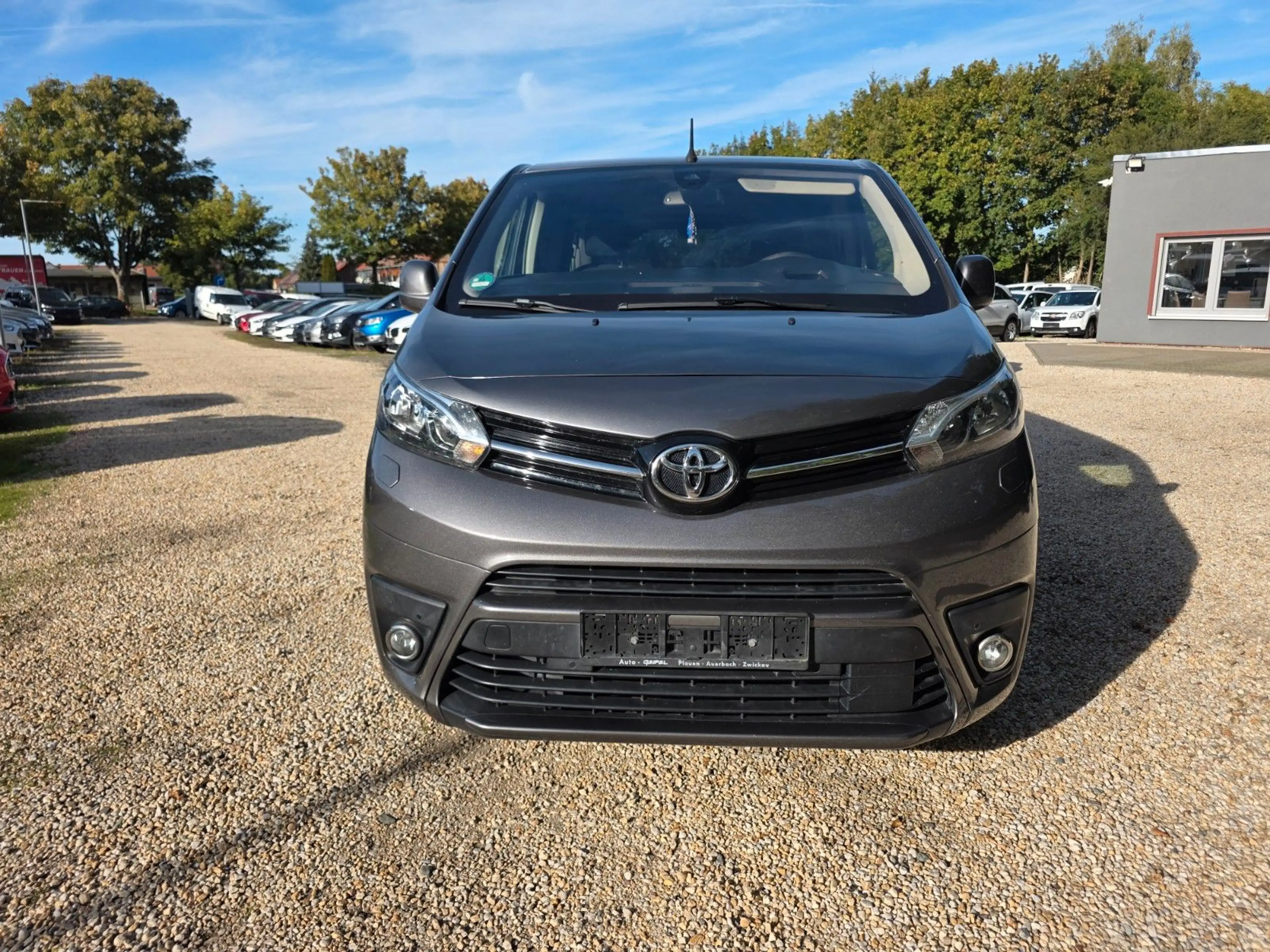 Toyota Proace Verso  2.0 -8 Sitze -TÜV 09 2027 — photo 2