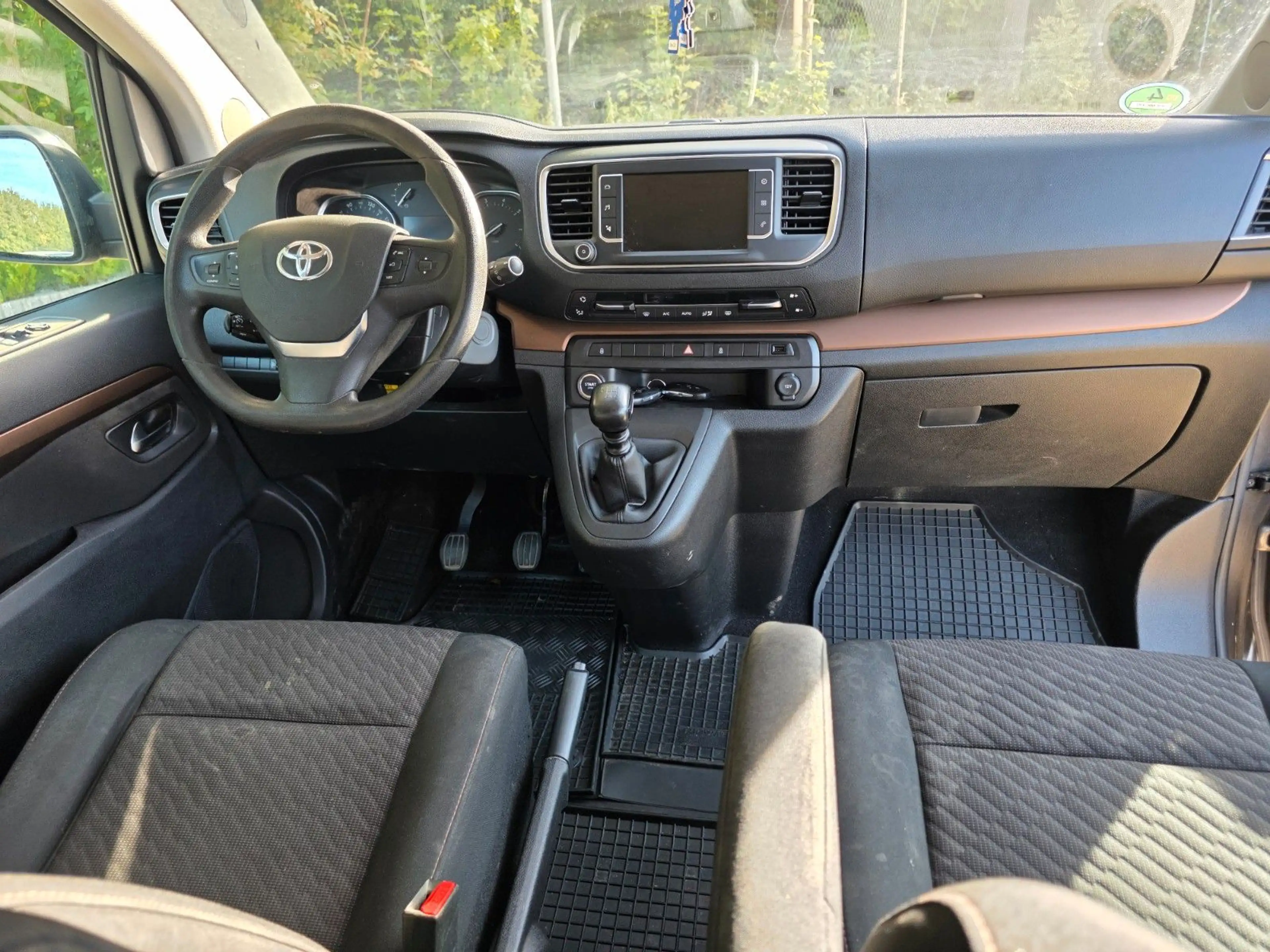Toyota Proace Verso  2.0 -8 Sitze -TÜV 09 2027 — photo 13