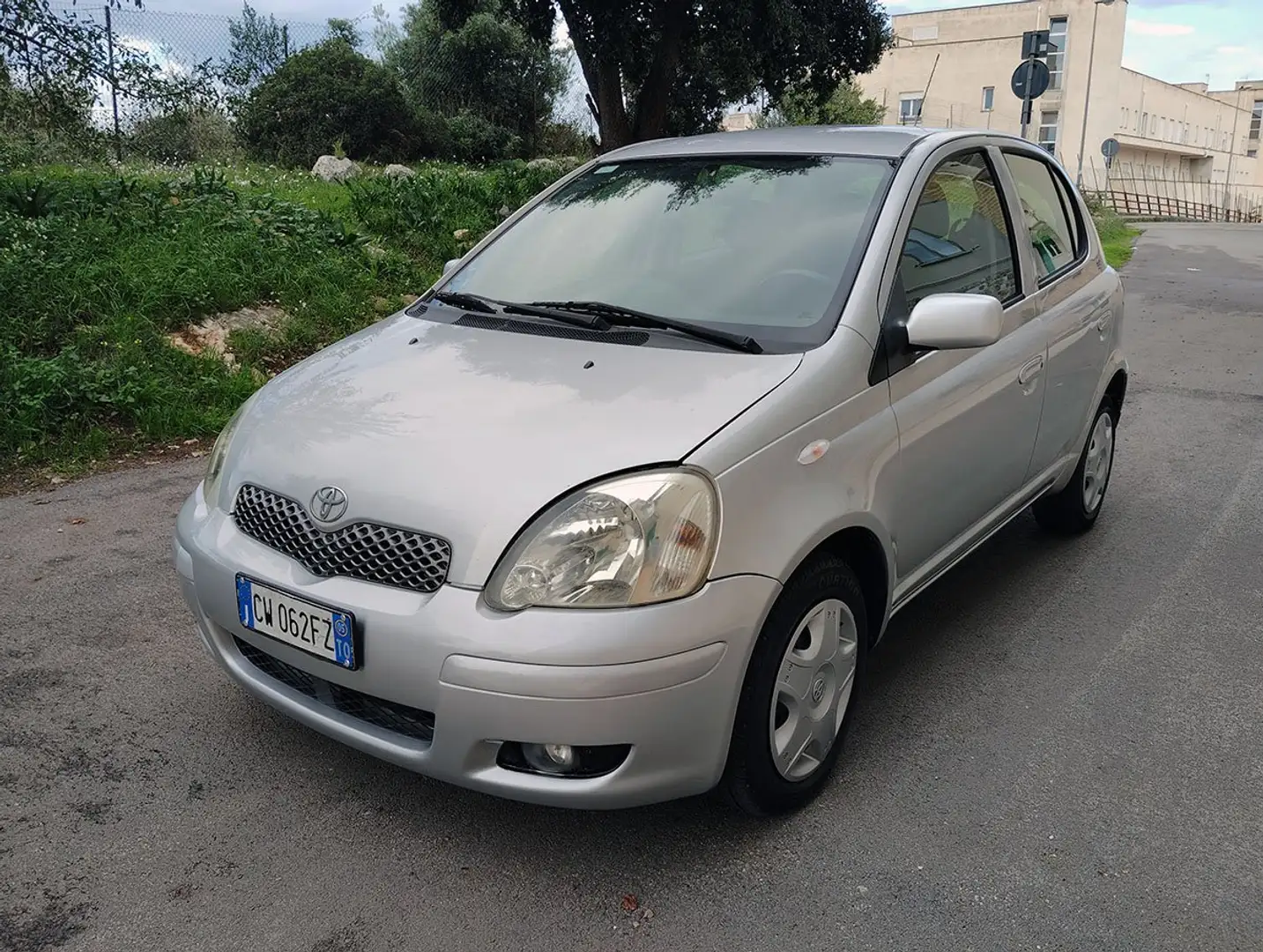 Toyota Yaris Yaris 5p 1.0 Sol Argento - 1