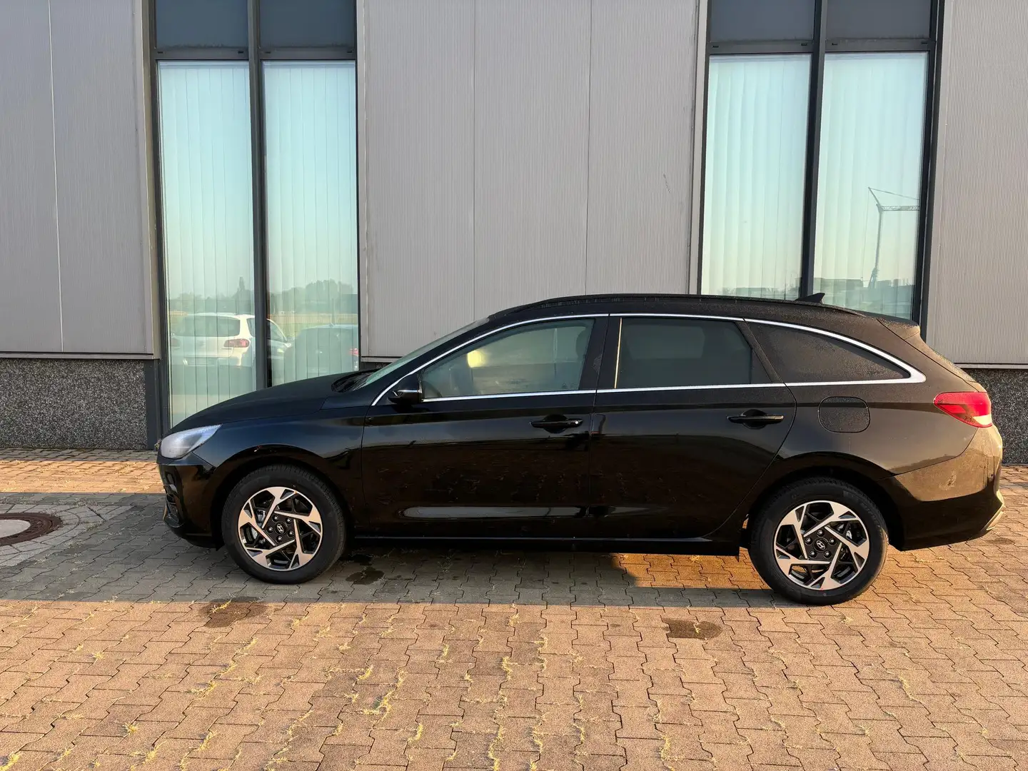 Hyundai i30 Kombi Comfort 1.5i CVVT 96PS, 5 Jahre Garantie,... - 2