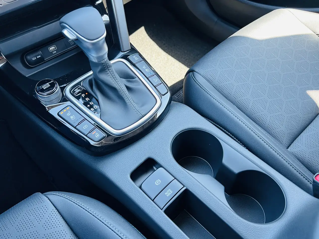 Kia Seltos снимка Kia Seltos