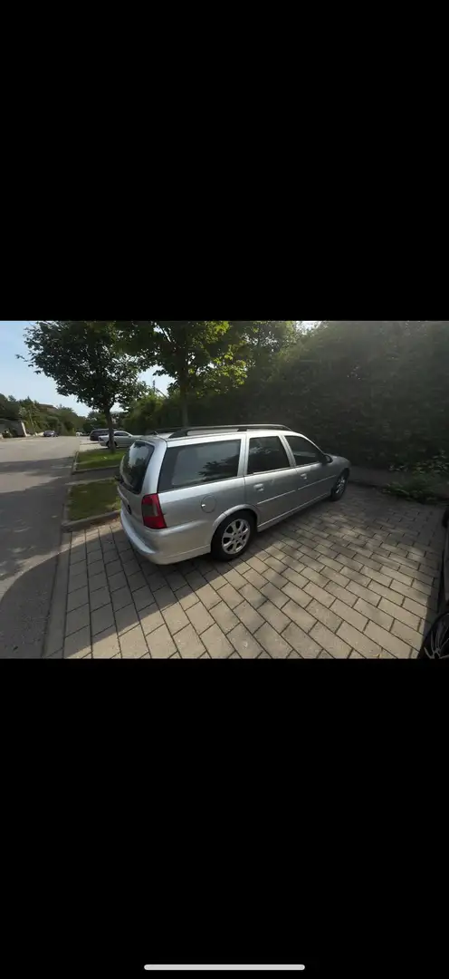Opel Vectra 1.8 Caravan Срібний - 1