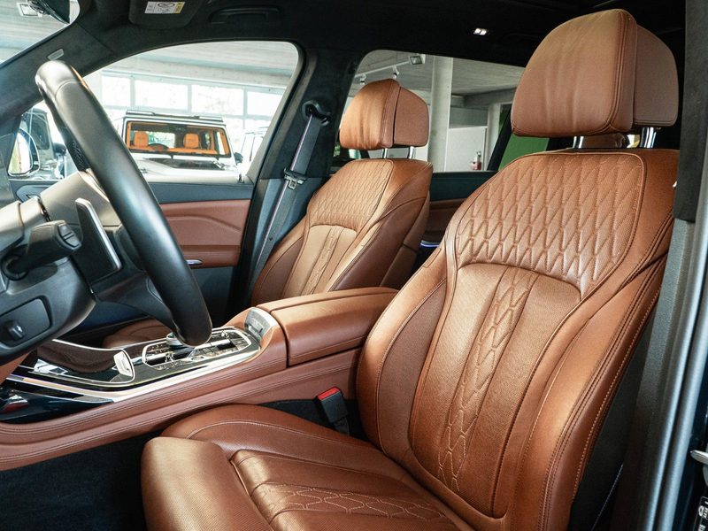 BMW X7 40d M Sport Sky 7-Seat AHK Massage — photo 12