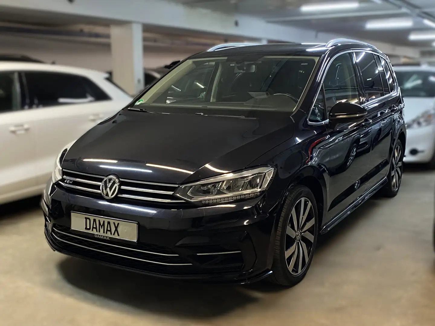 Volkswagen Touran Highline R Line*PANO*LED*AHK*NAVI Zwart - 1