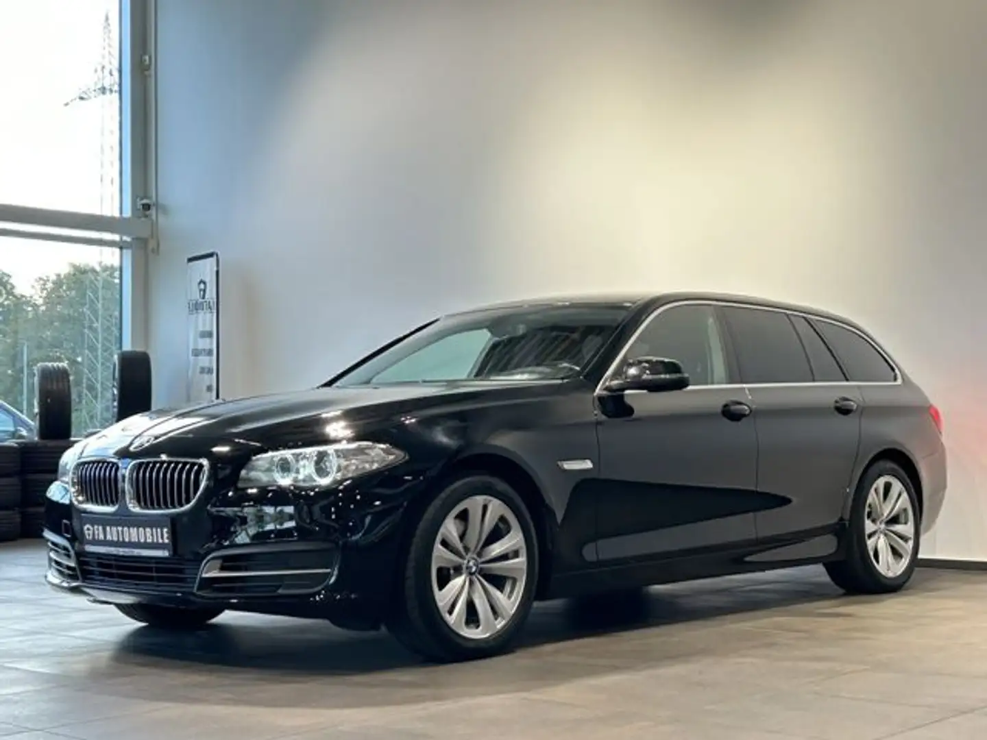 BMW 520 520d xDrive Touring Navi Xenon AHK ALU PDC Black - 2