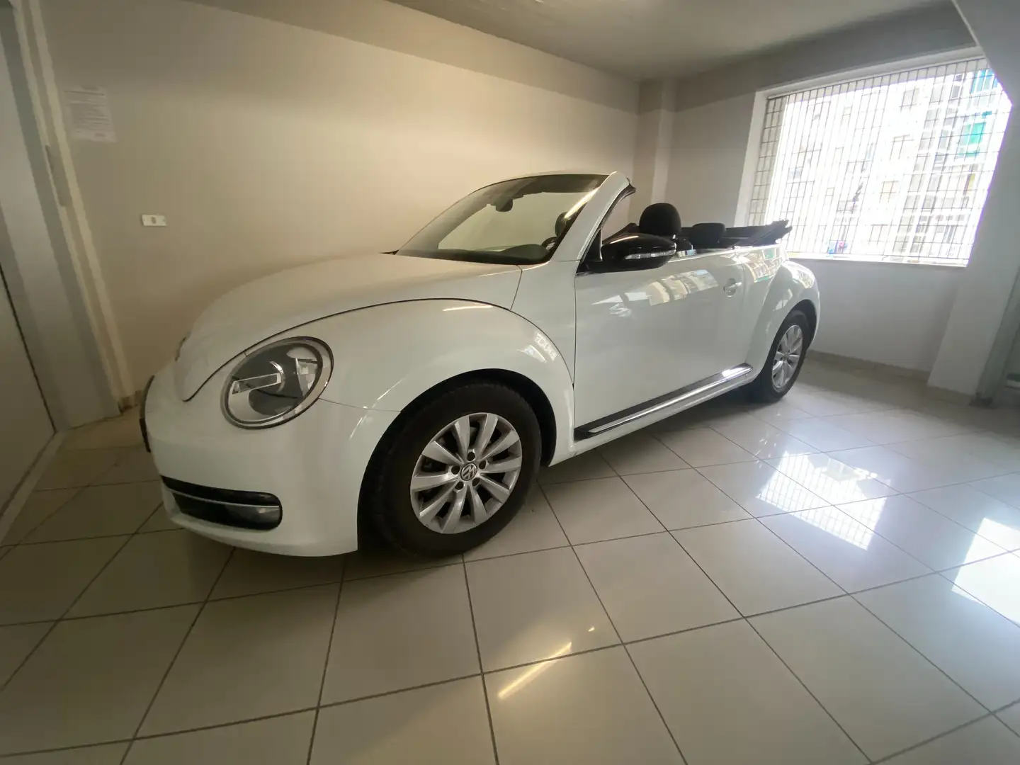 Volkswagen Maggiolino MAGGIOLINO Cabrio 1.6 tdi Design 105cv Bianco - 2