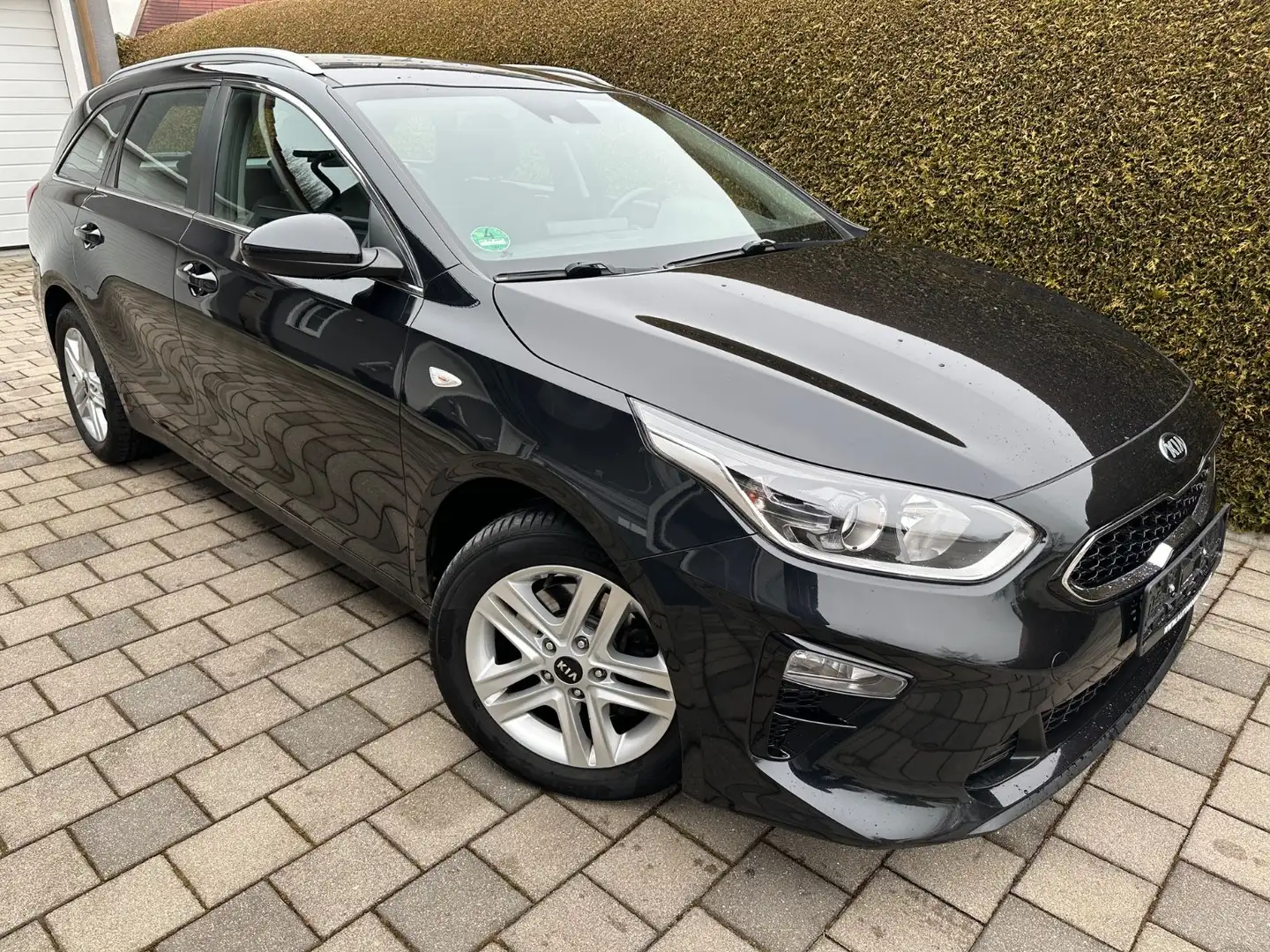 Kia Ceed SW / cee'd SW 1.6 CRDi MHEV 100kW DCTV Noir - 1
