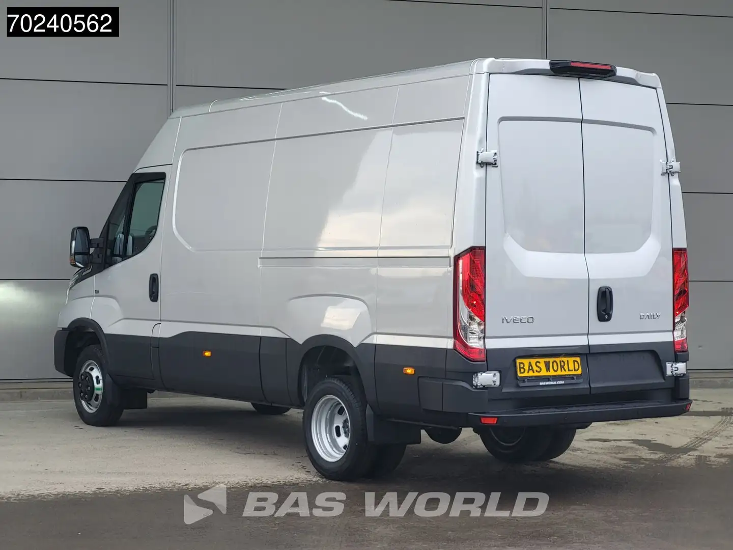 Iveco Daily 35C18 180PK Automaat Dubbellucht L2H2 ACC Navi Cam Plateado - 2