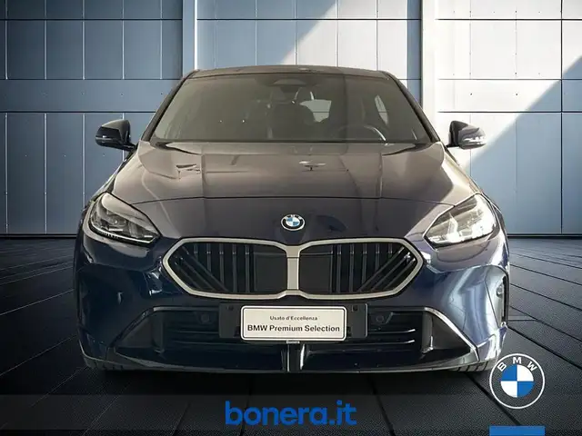 BMW 1 Series view 3
