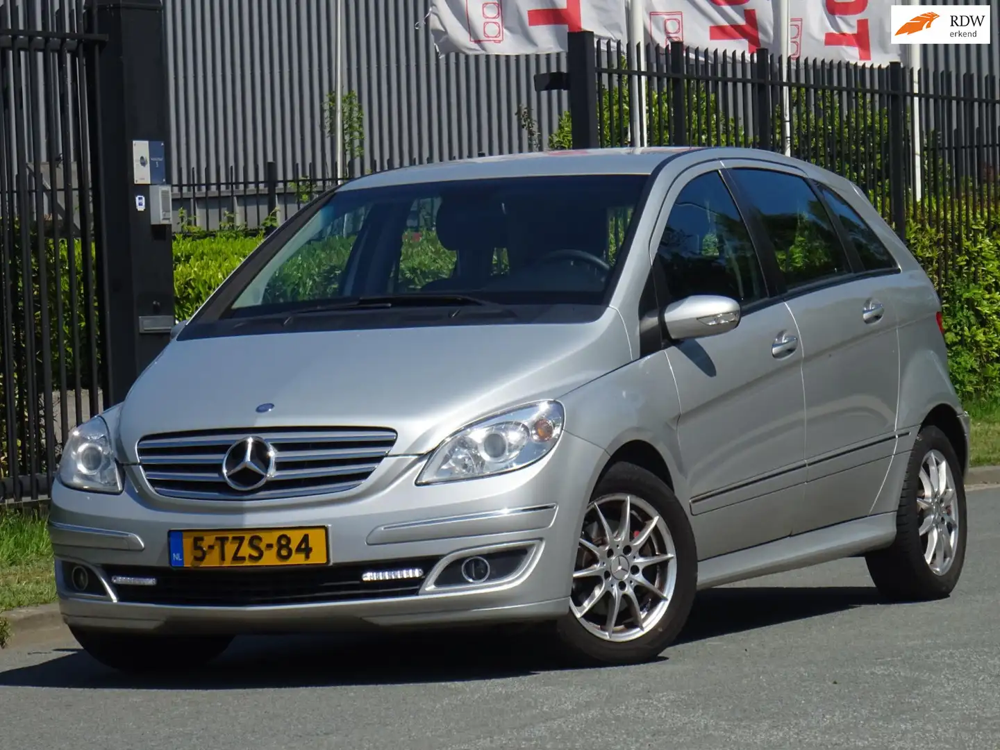 Mercedes-Benz B 200 AUTOMAAT AIRCO/CRUISE/APK 05-2026 Gris - 1