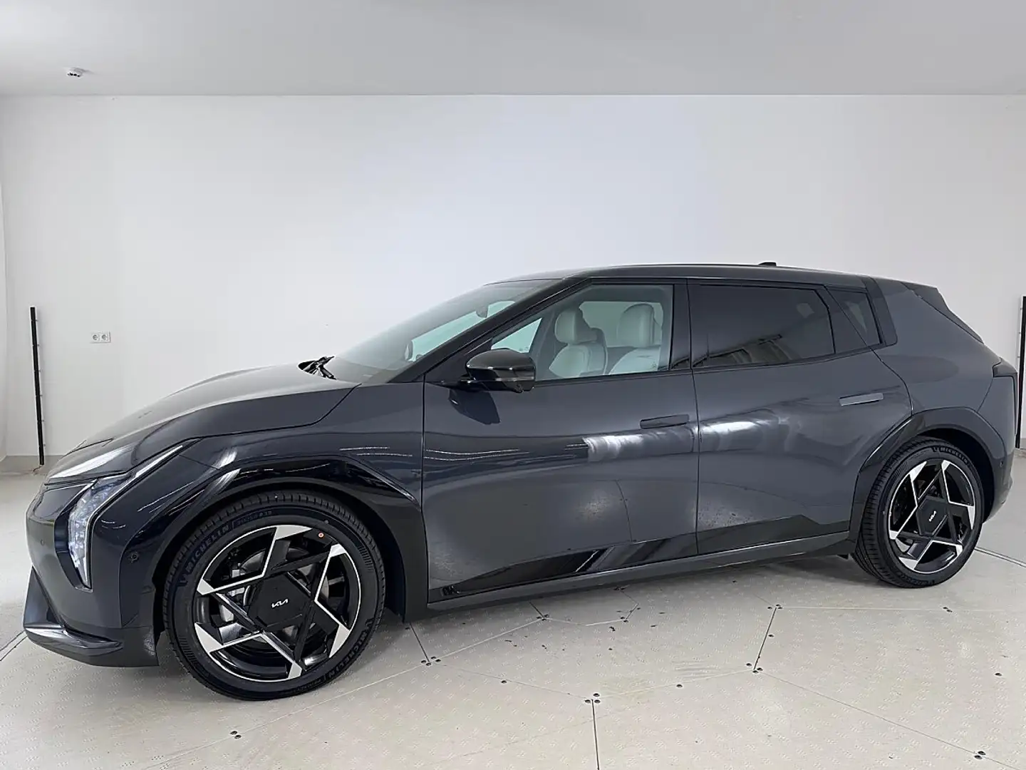 Kia EV4 HB/GT-LINE/81,4KWH/AT/FWD/204/SD/MY26|Auto Stah... Grau - 2