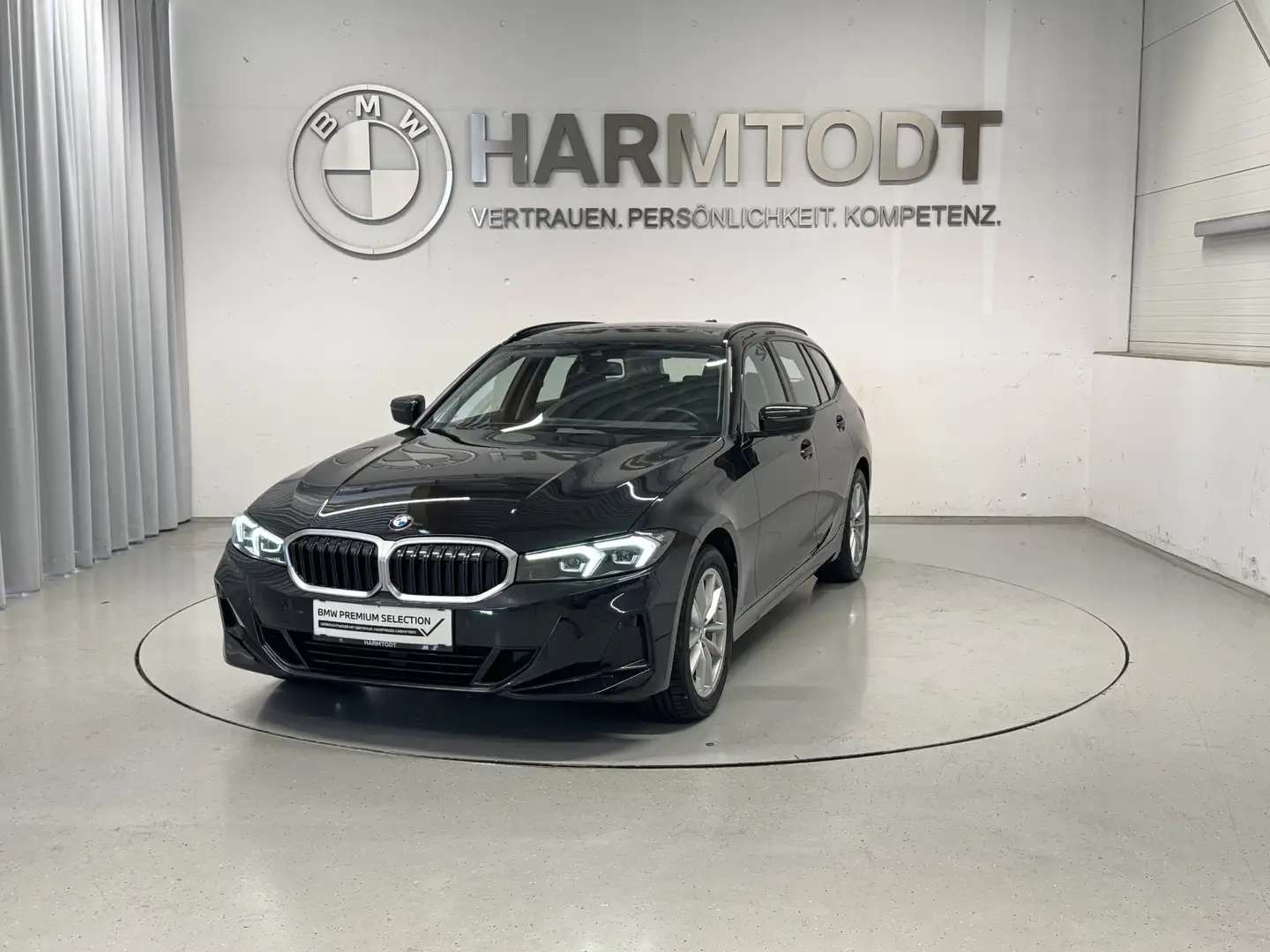 BMW 320 320d xDrive Schwarz - 2
