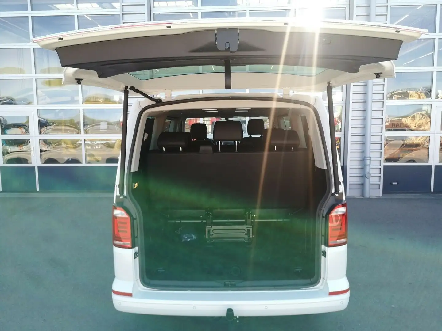 Volkswagen T6 Caravelle Highline 4+Motion - 2