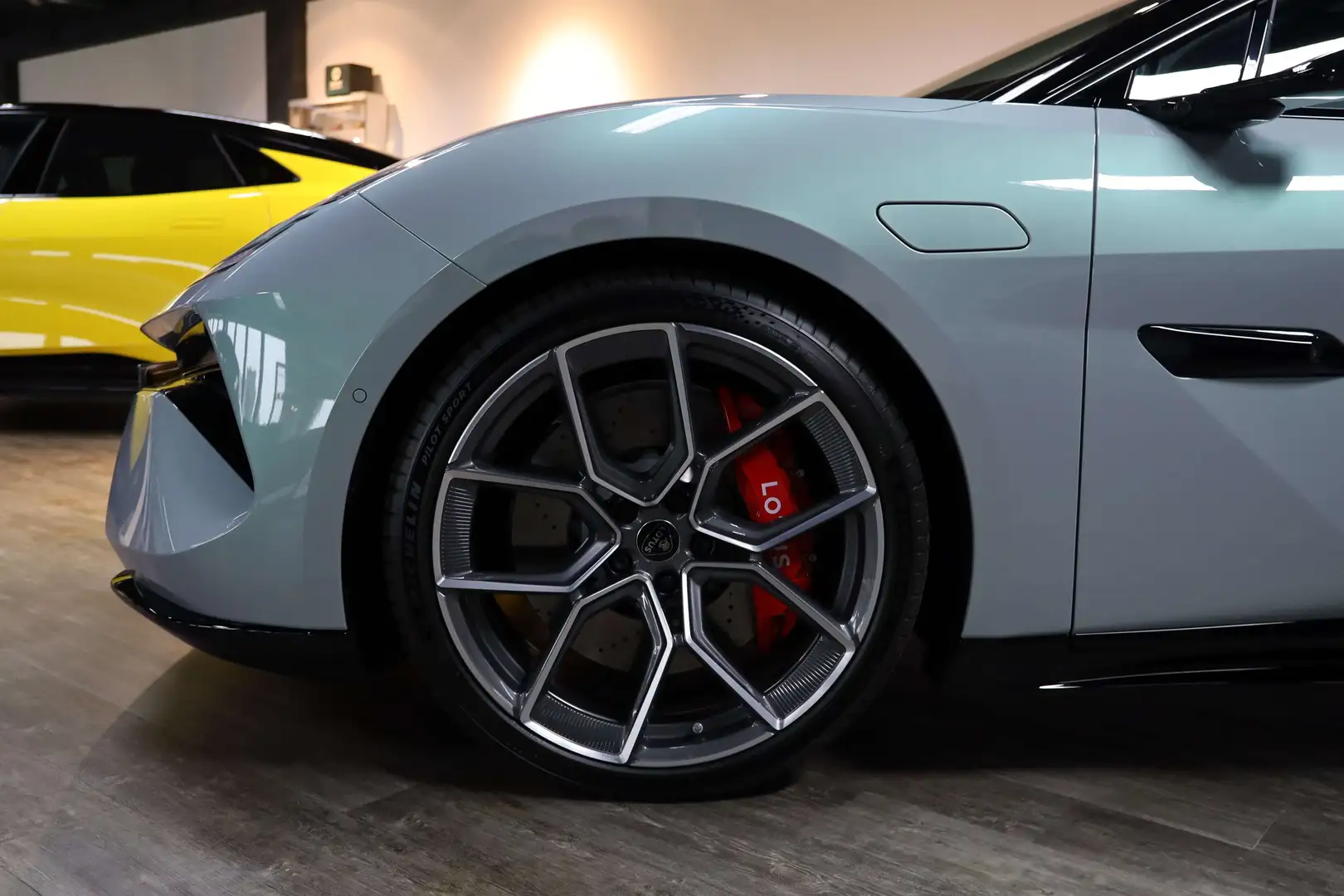 Lotus Emeya S Gris - 2