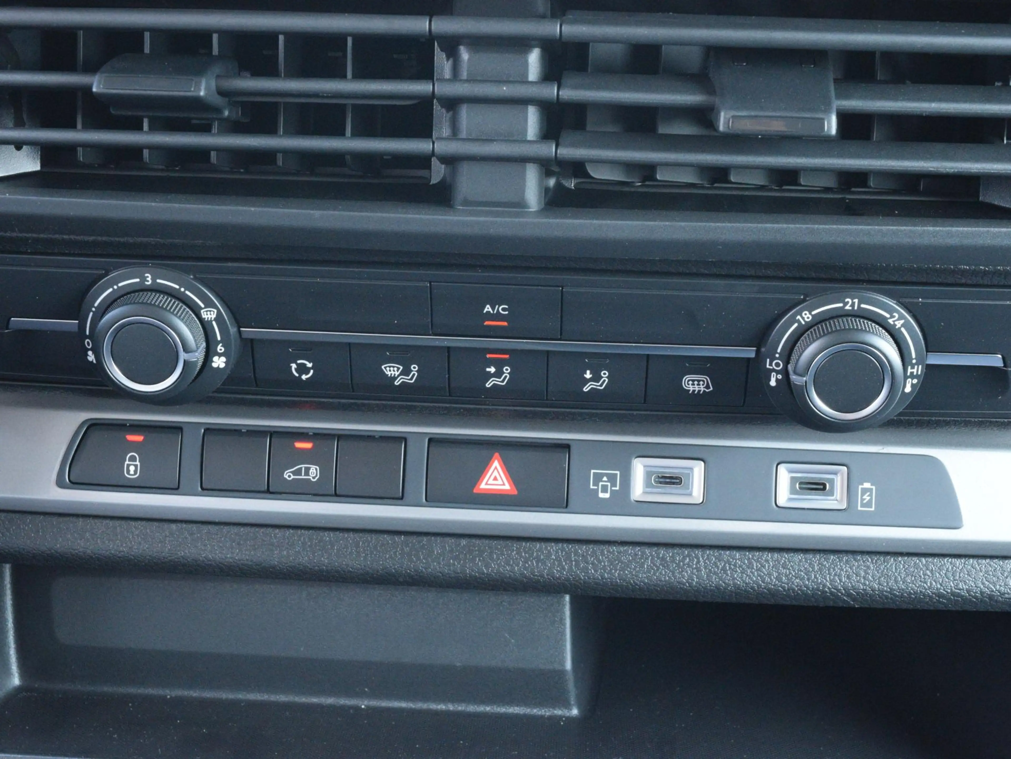 Peugeot e-Expert EV L2 75 kWh Surround NAV pakket | Geïsoleerde com — photo 13