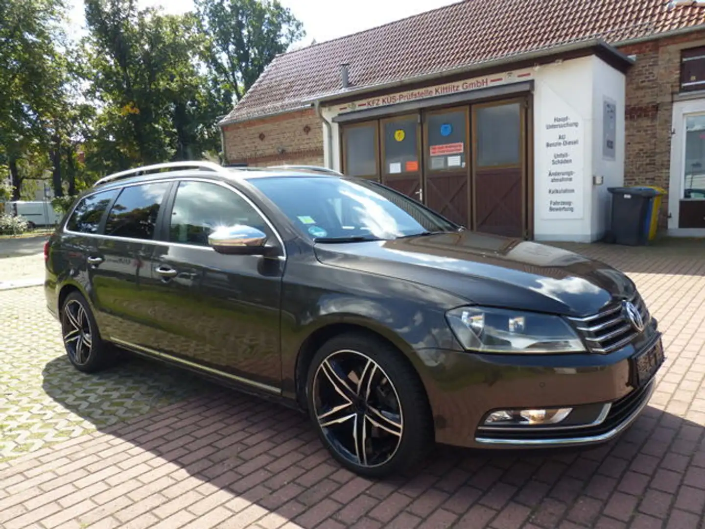Volkswagen Passat 2.0 TDI Var. Highline BlueMotion Autom. Brun - 2