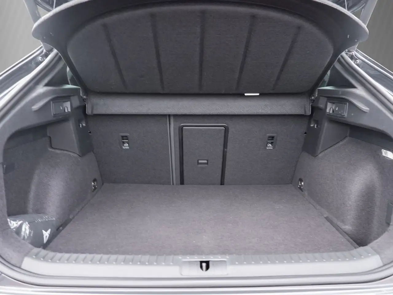 Cupra Formentor VZ e-Hybrid DSG /Navi/LED/Pano/RFK/ACC, миниатюра 7