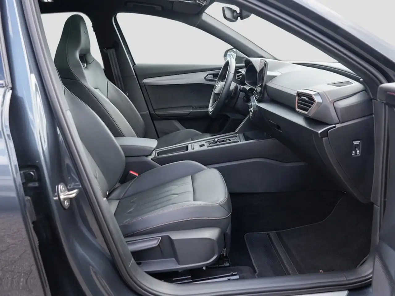 Cupra Formentor VZ e-Hybrid DSG /Navi/LED/Pano/RFK/ACC, миниатюра 8