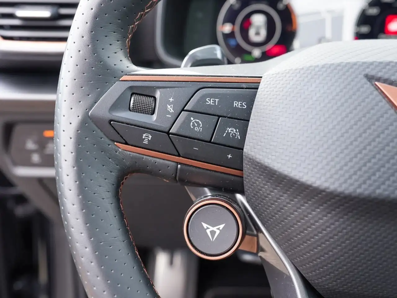 Cupra Formentor VZ e-Hybrid DSG /Navi/LED/Pano/RFK/ACC, миниатюра 17