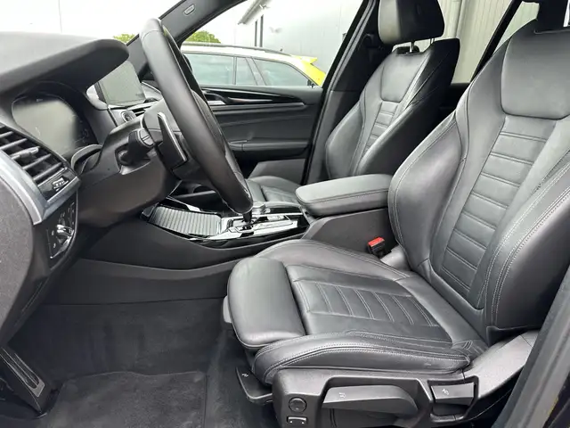 BMW X3 view 11