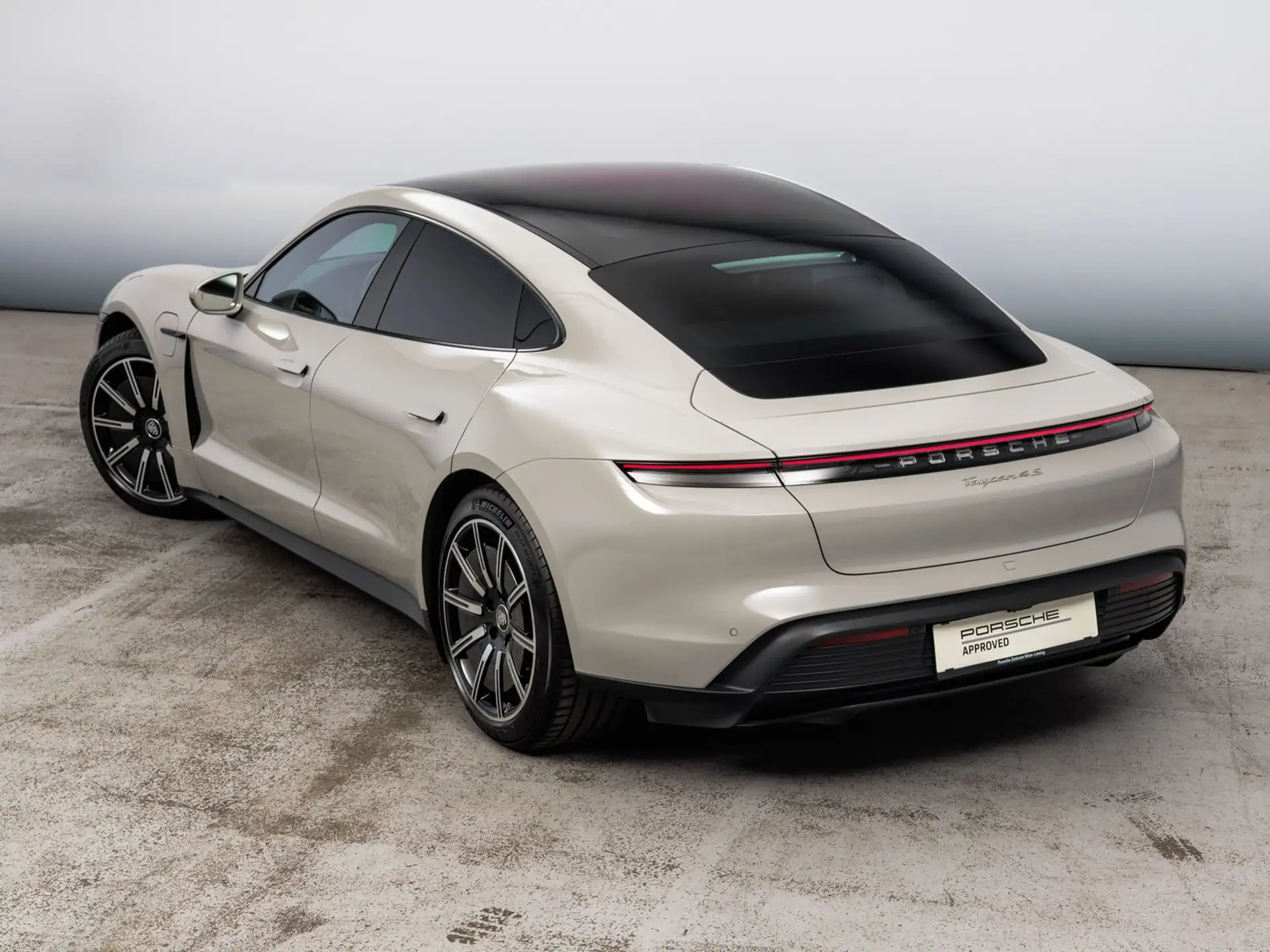 Porsche Taycan 4S 2023 화이트 사진 8