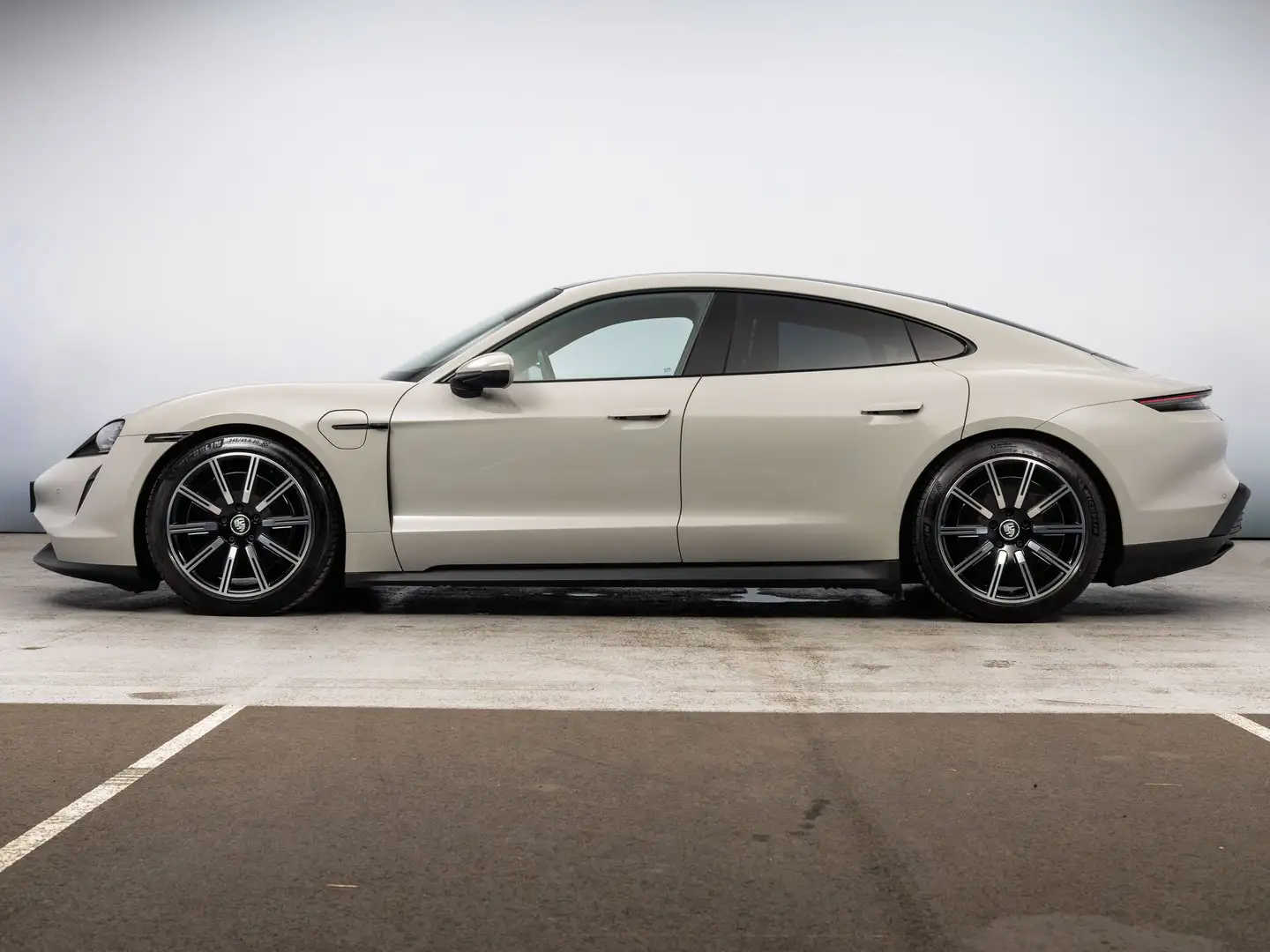 Porsche Taycan 4S Grau - 2