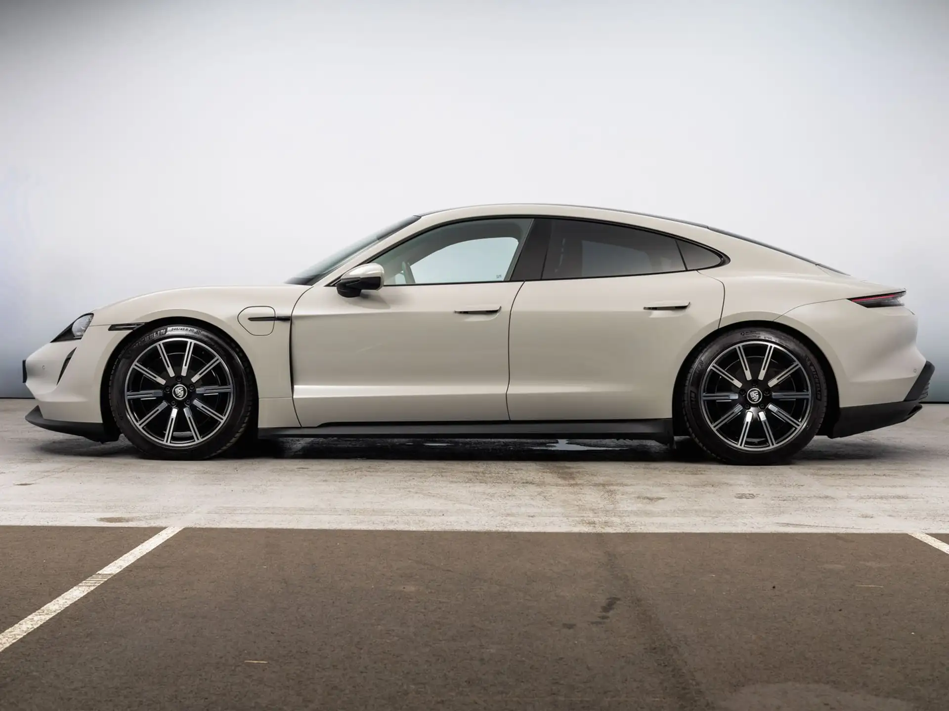 Porsche Taycan 4S 2023 화이트 사진 2