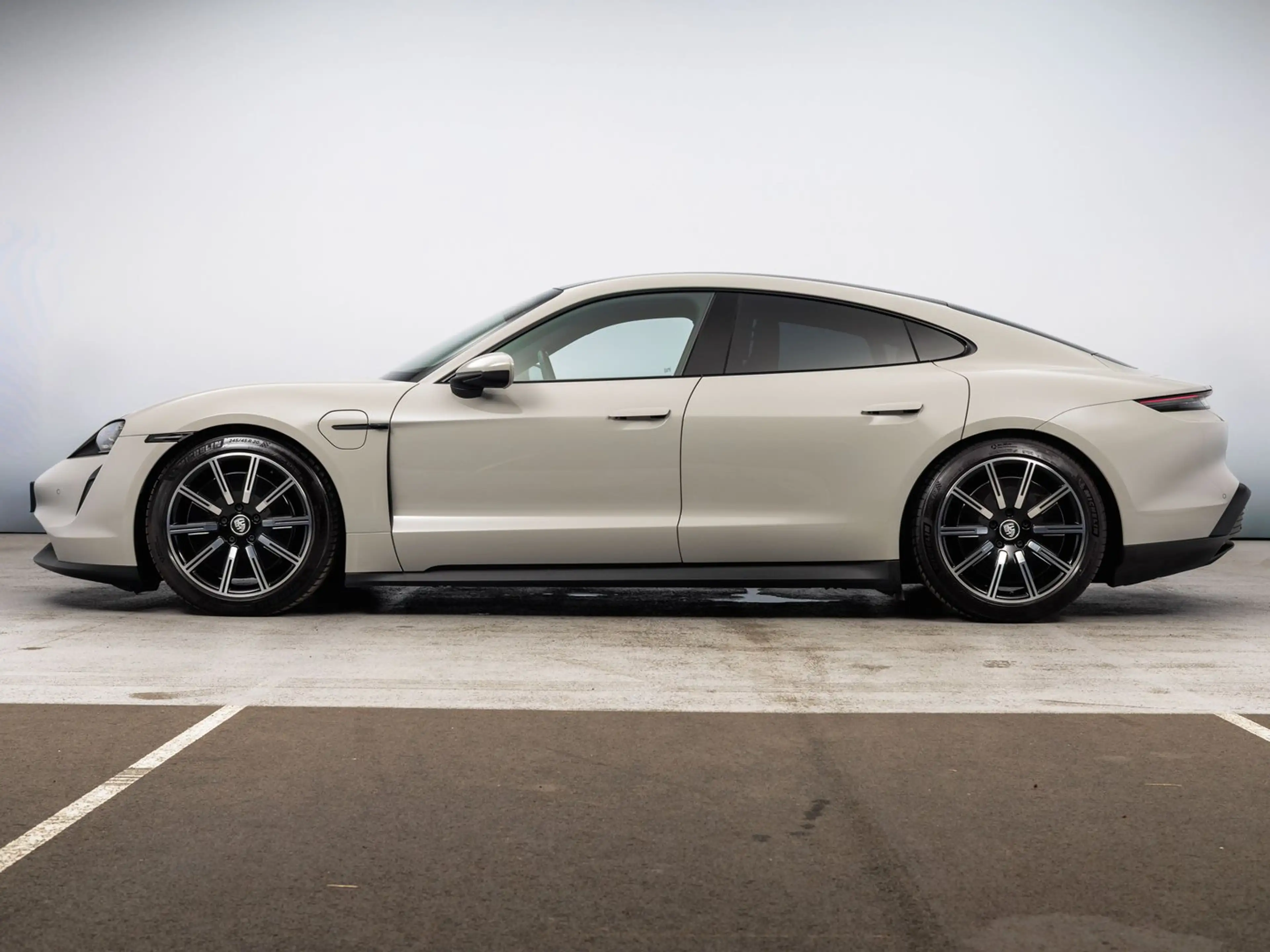 Porsche Taycan 4S — photo 2