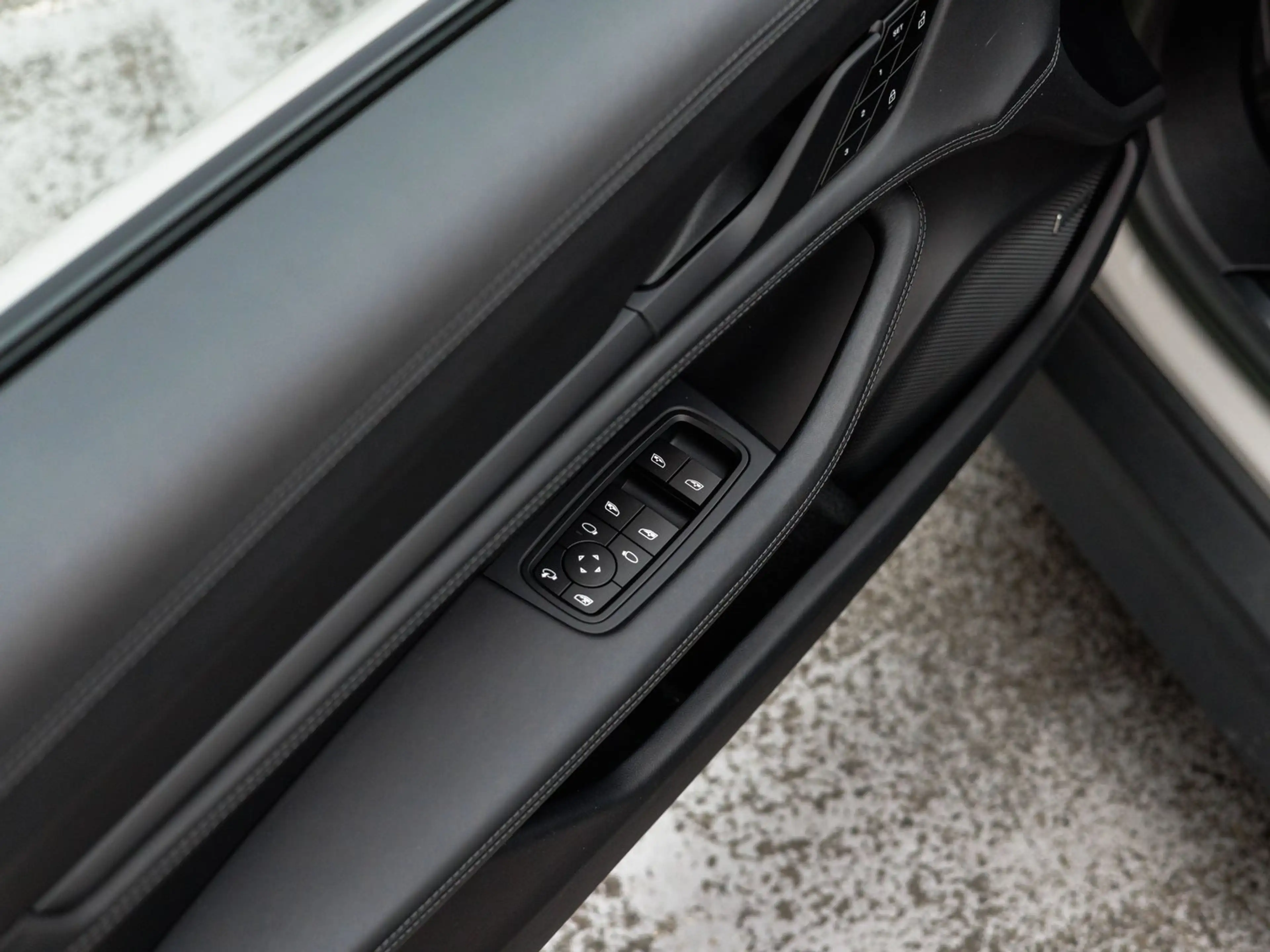 Porsche Taycan 4S — photo 15