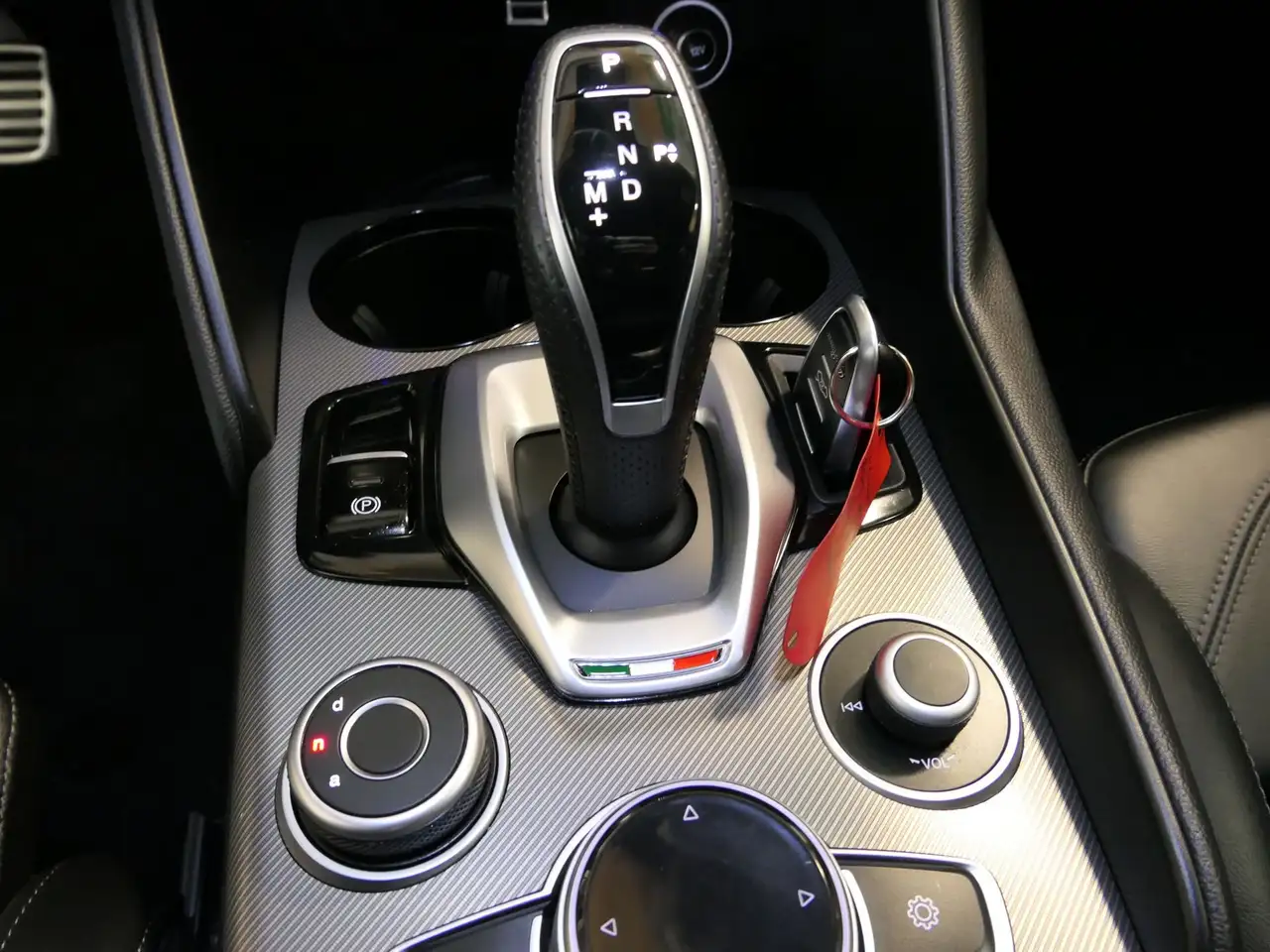 Alfa Romeo Giulia 2023 — фото 13