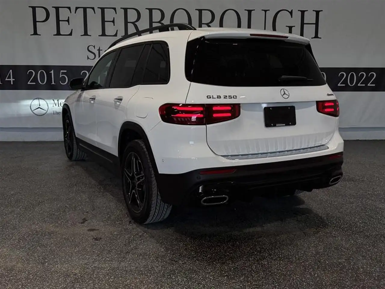 Mercedes-Benz GLB снимка Mercedes-Benz GLB
