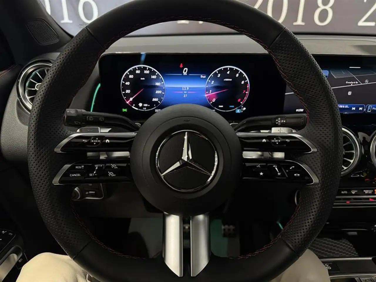 Mercedes-Benz GLB снимка Mercedes-Benz GLB