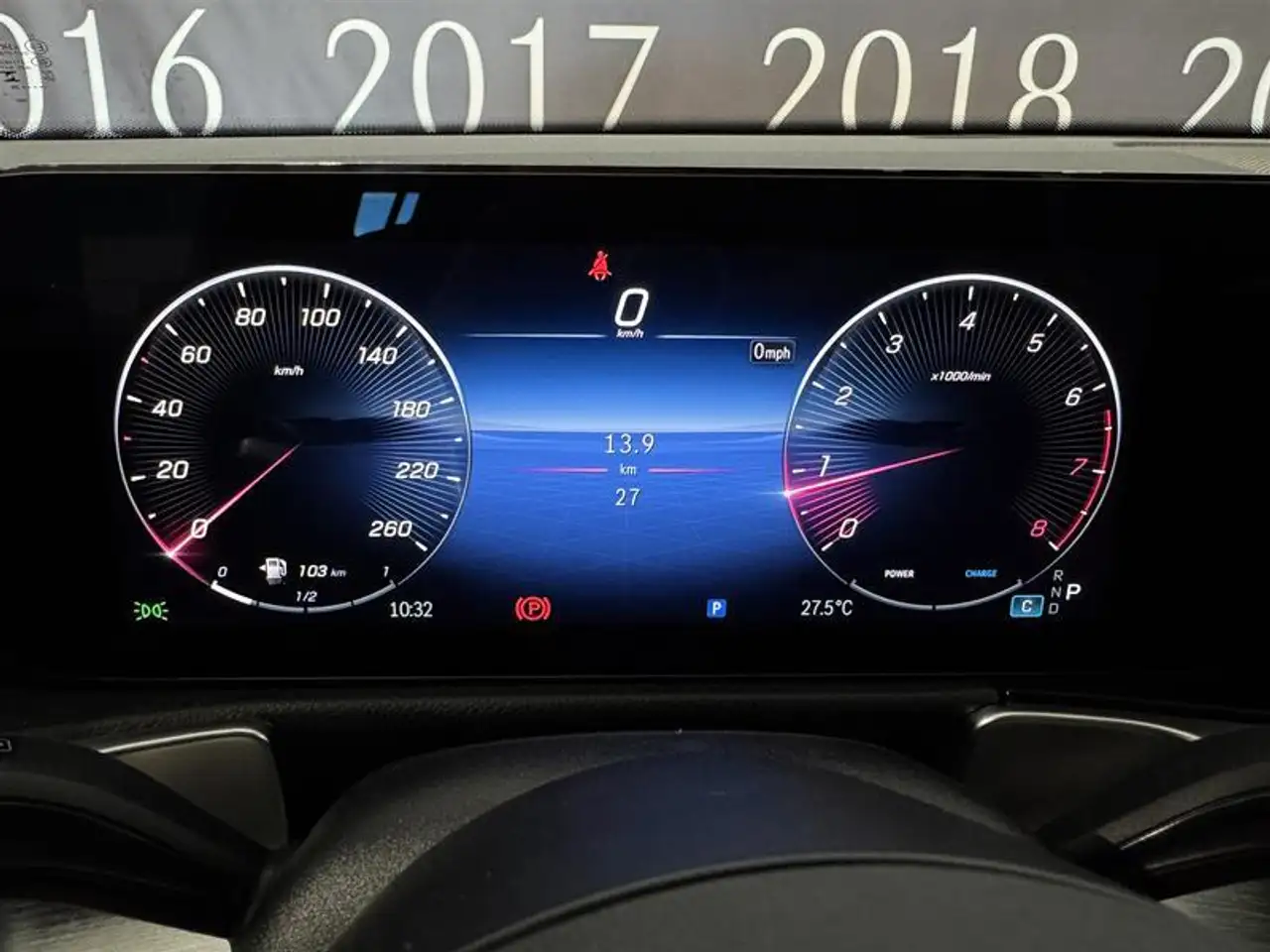 Mercedes-Benz GLB снимка Mercedes-Benz GLB