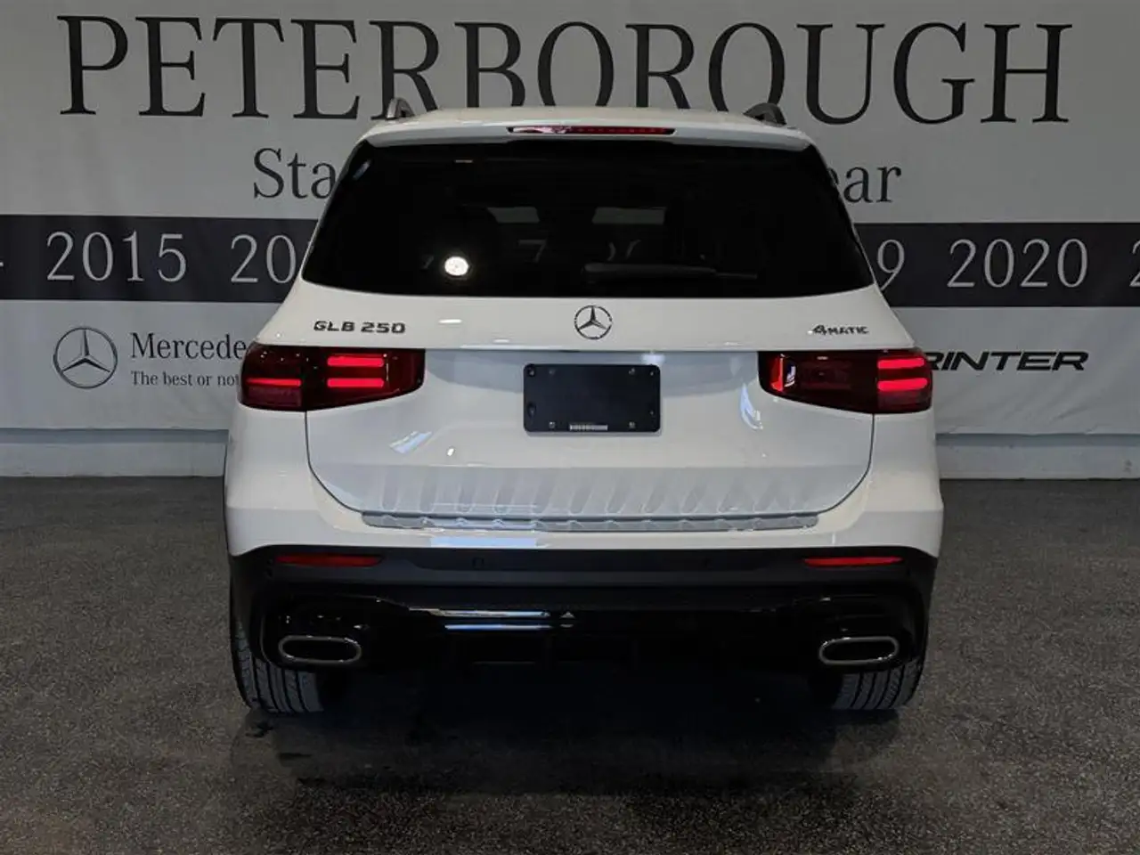 Mercedes-Benz GLB снимка Mercedes-Benz GLB