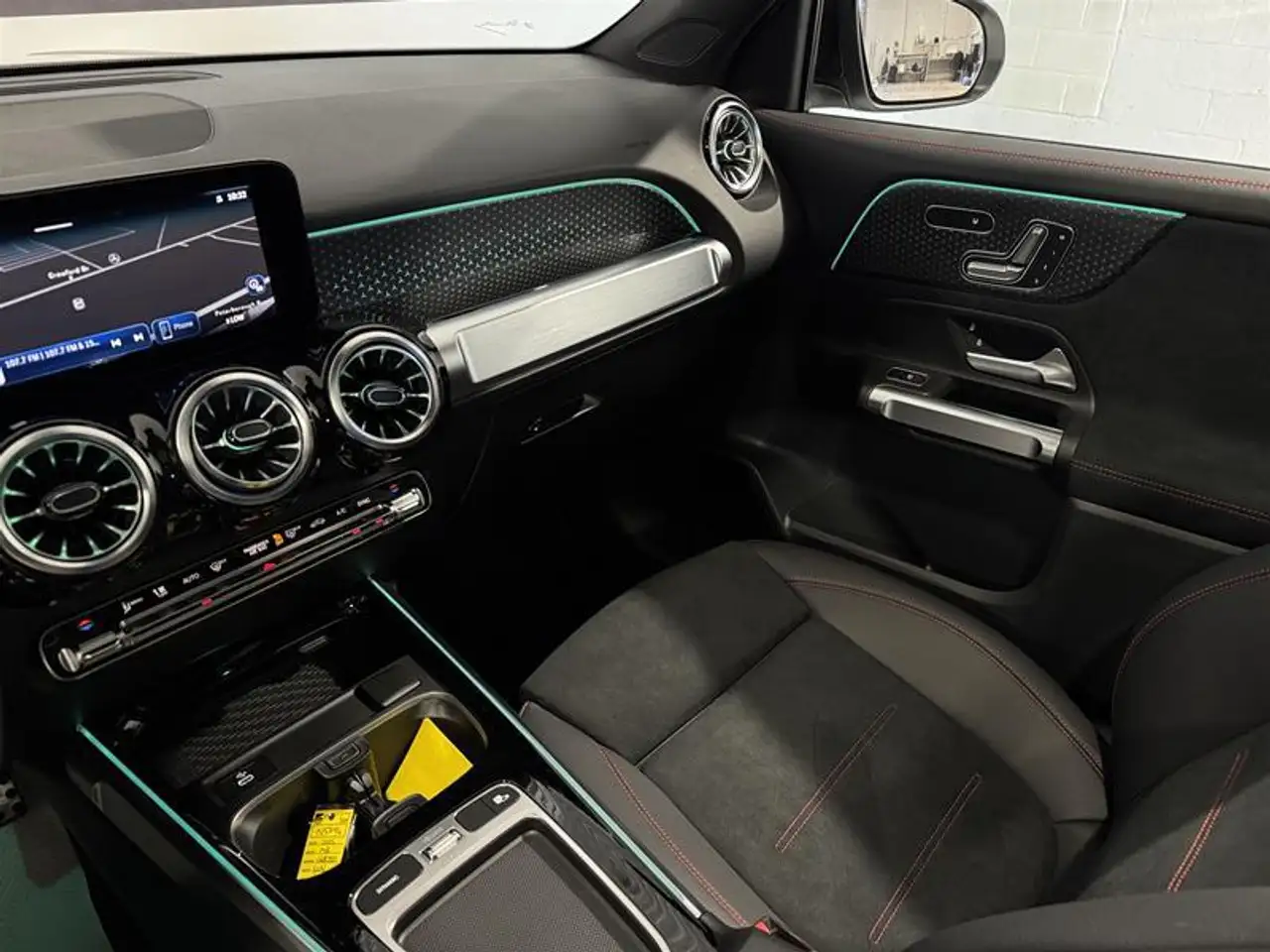 Mercedes-Benz GLB снимка Mercedes-Benz GLB