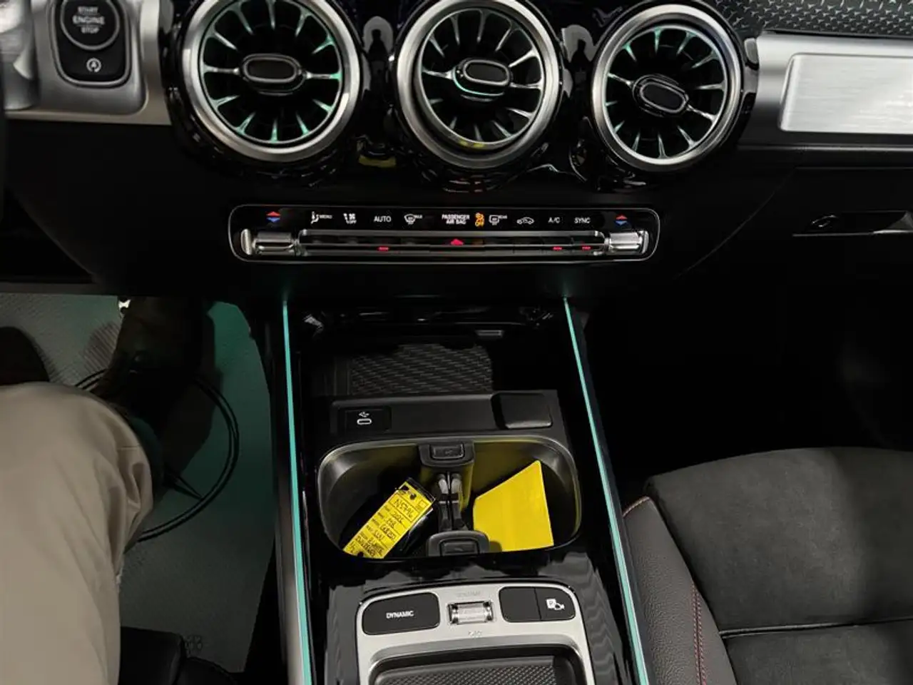 Mercedes-Benz GLB снимка Mercedes-Benz GLB