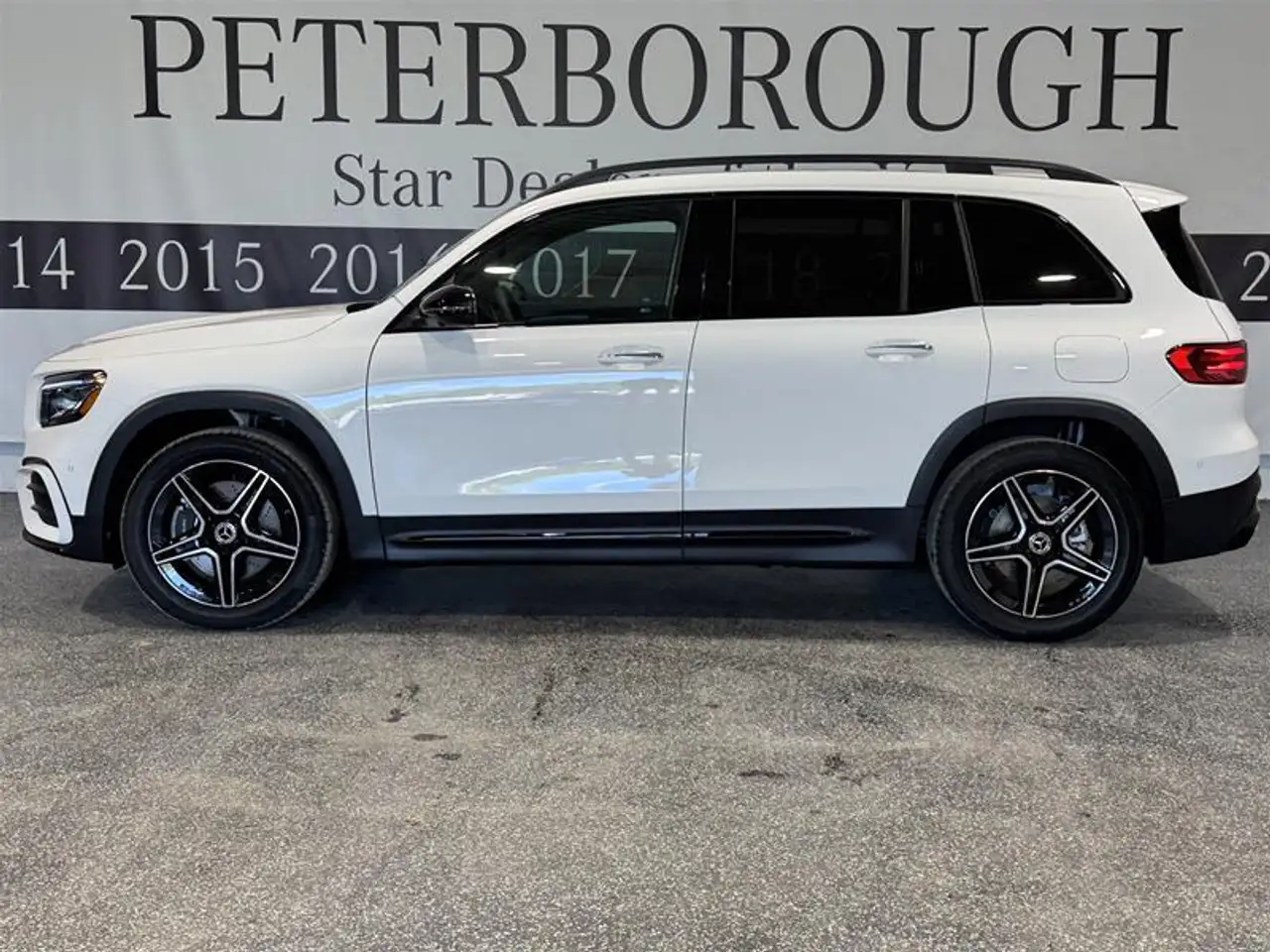Mercedes-Benz GLB снимка Mercedes-Benz GLB