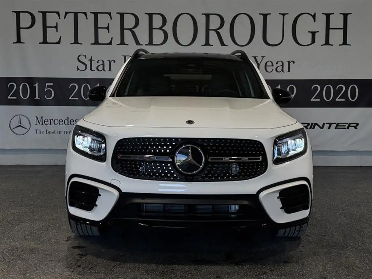 Mercedes-Benz GLB снимка Mercedes-Benz GLB