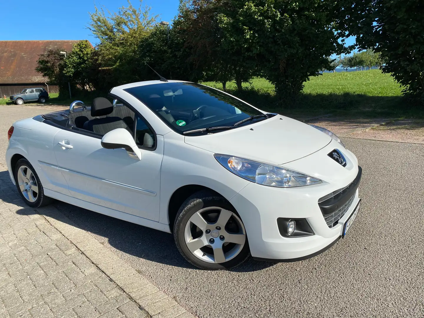 Peugeot 207 207 CC 120 VTi Active Weiß - 2