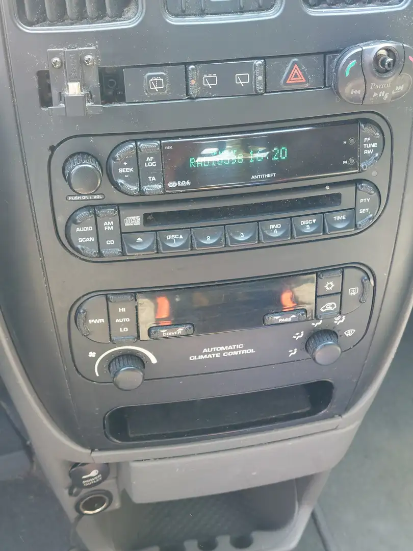 Chrysler Voyager Voyager 2.4i SE Luxe Zwart - 2
